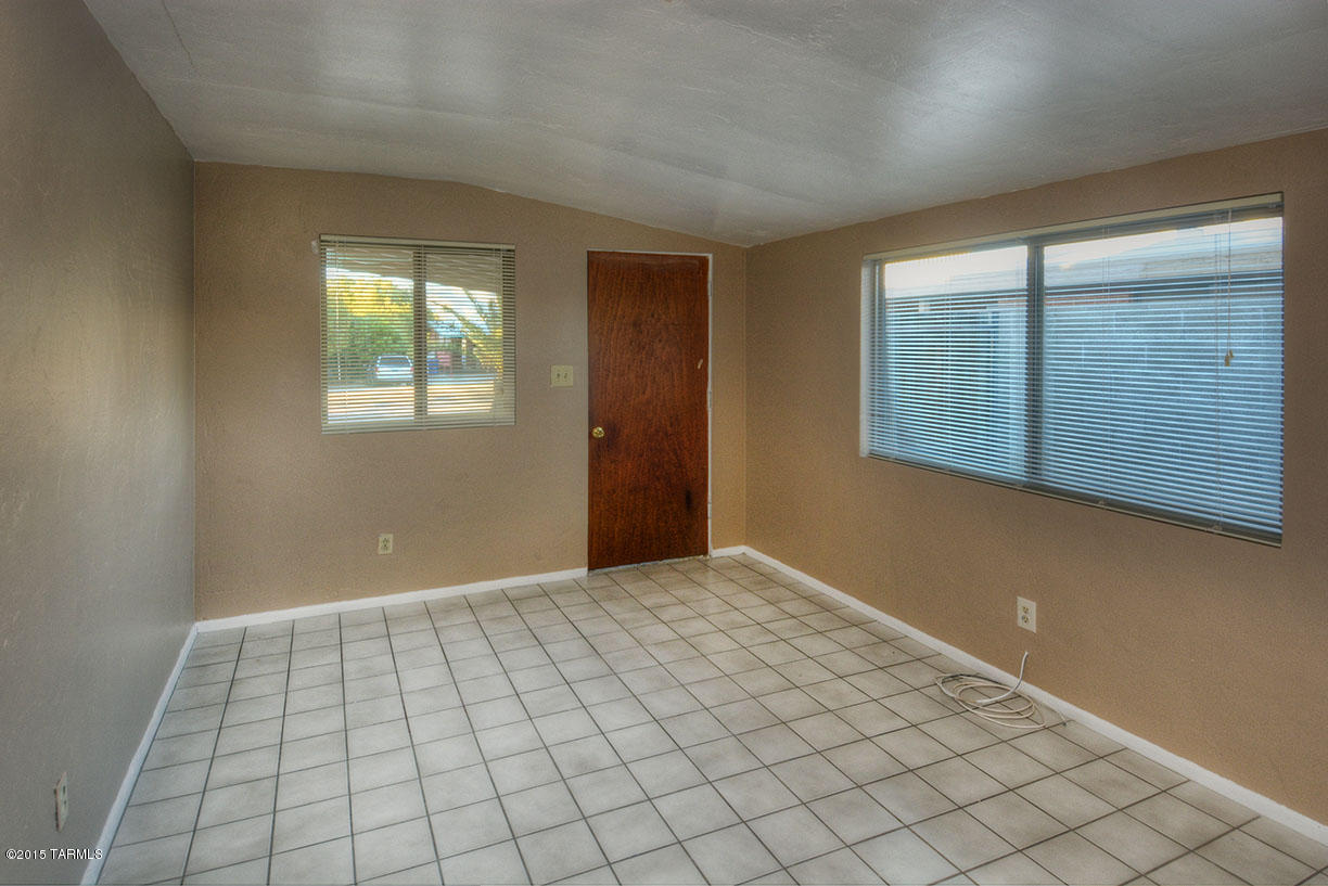 5002 E Cooper Street