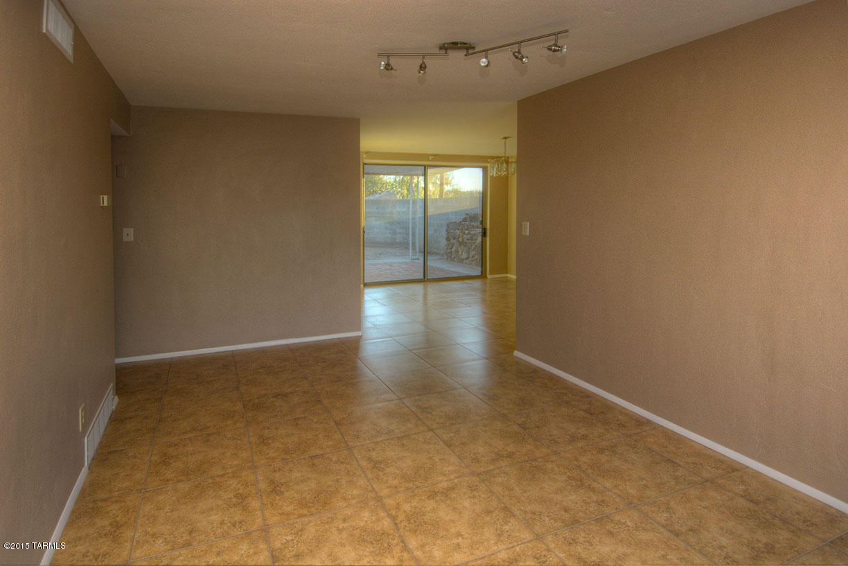 5002 E Cooper Street