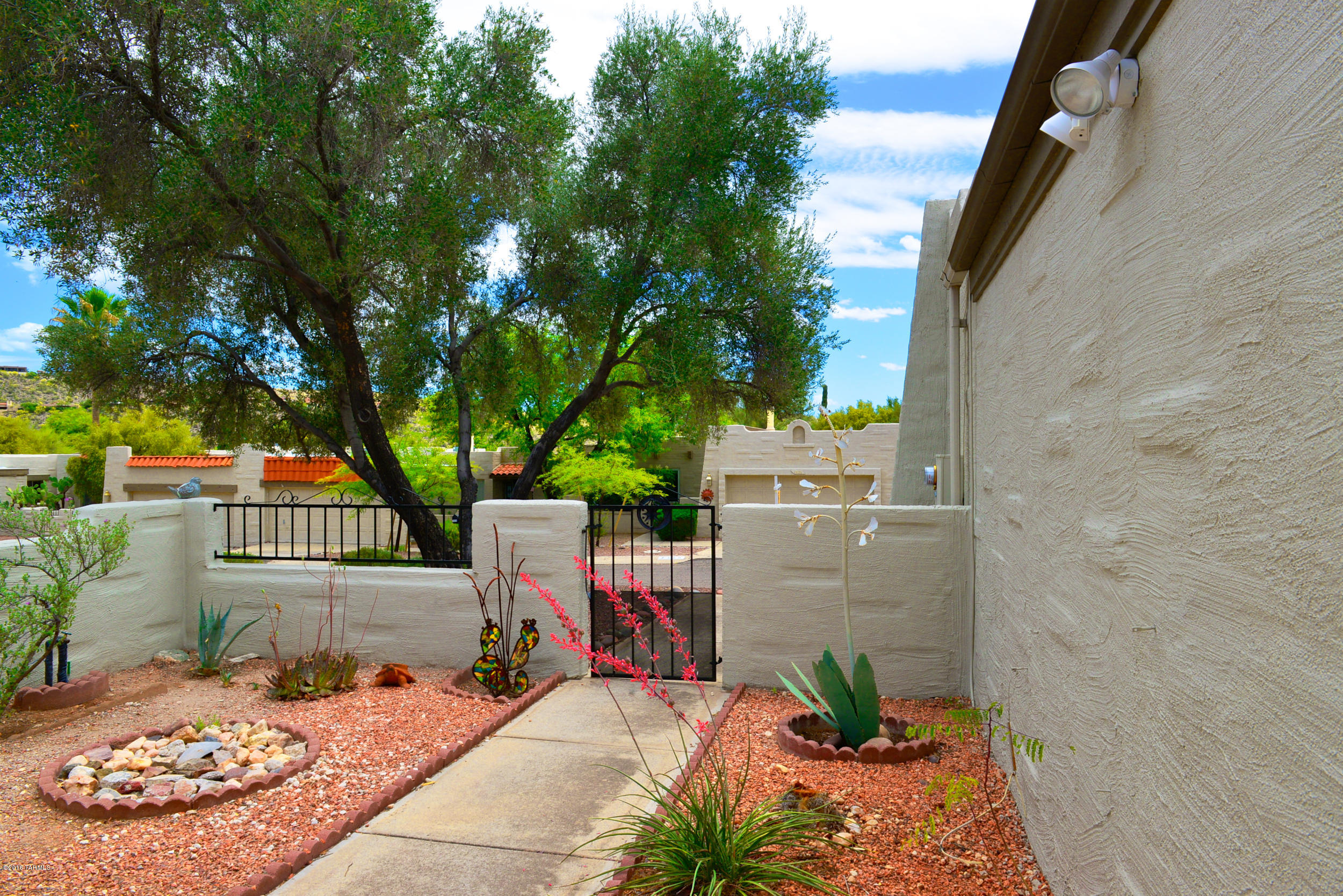 7425 E Wandering Road