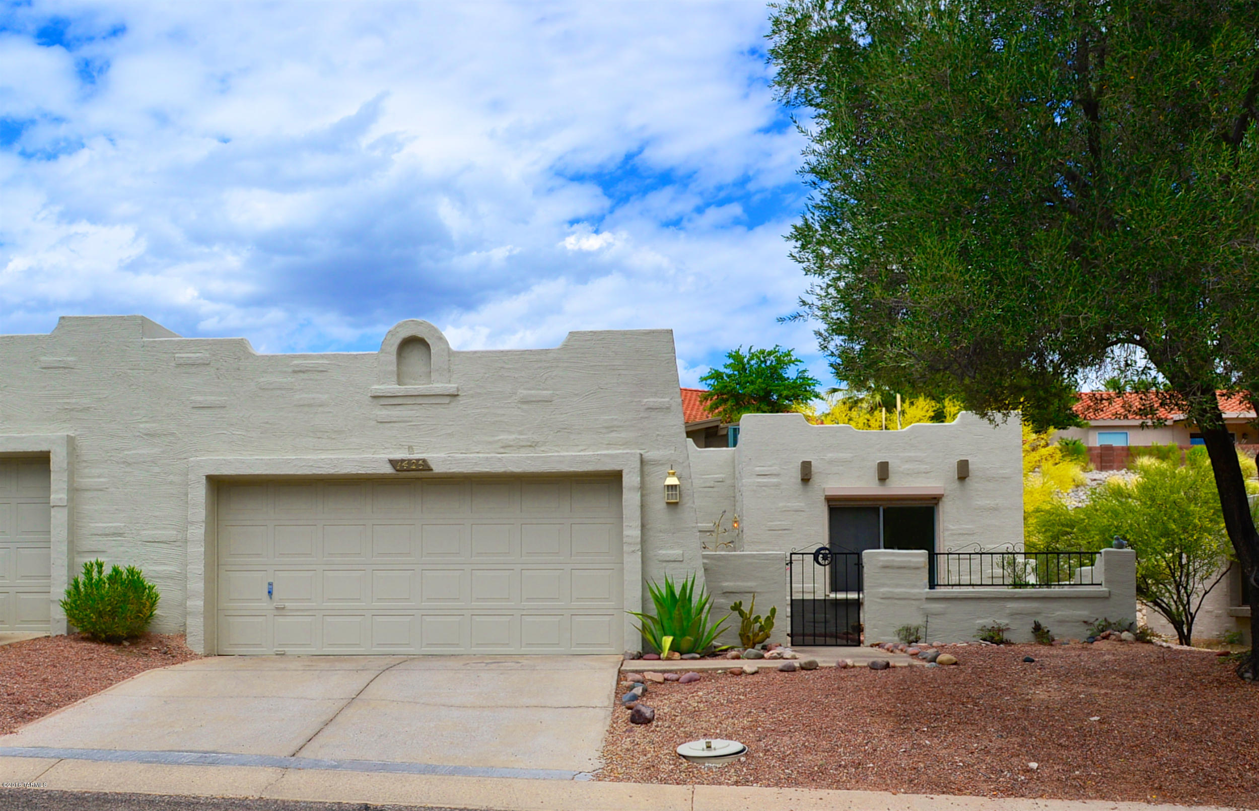 7425 E Wandering Road