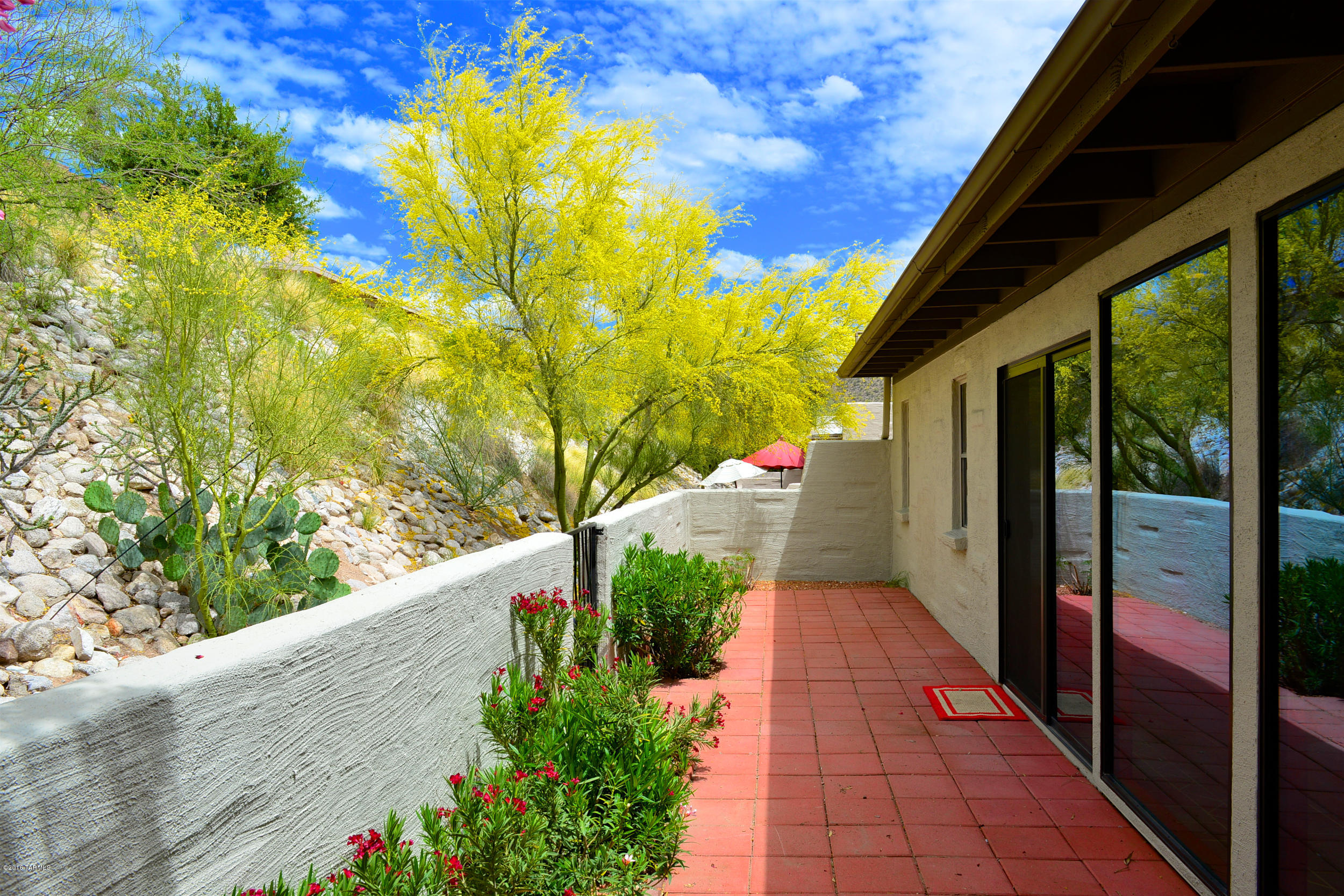 7425 E Wandering Road