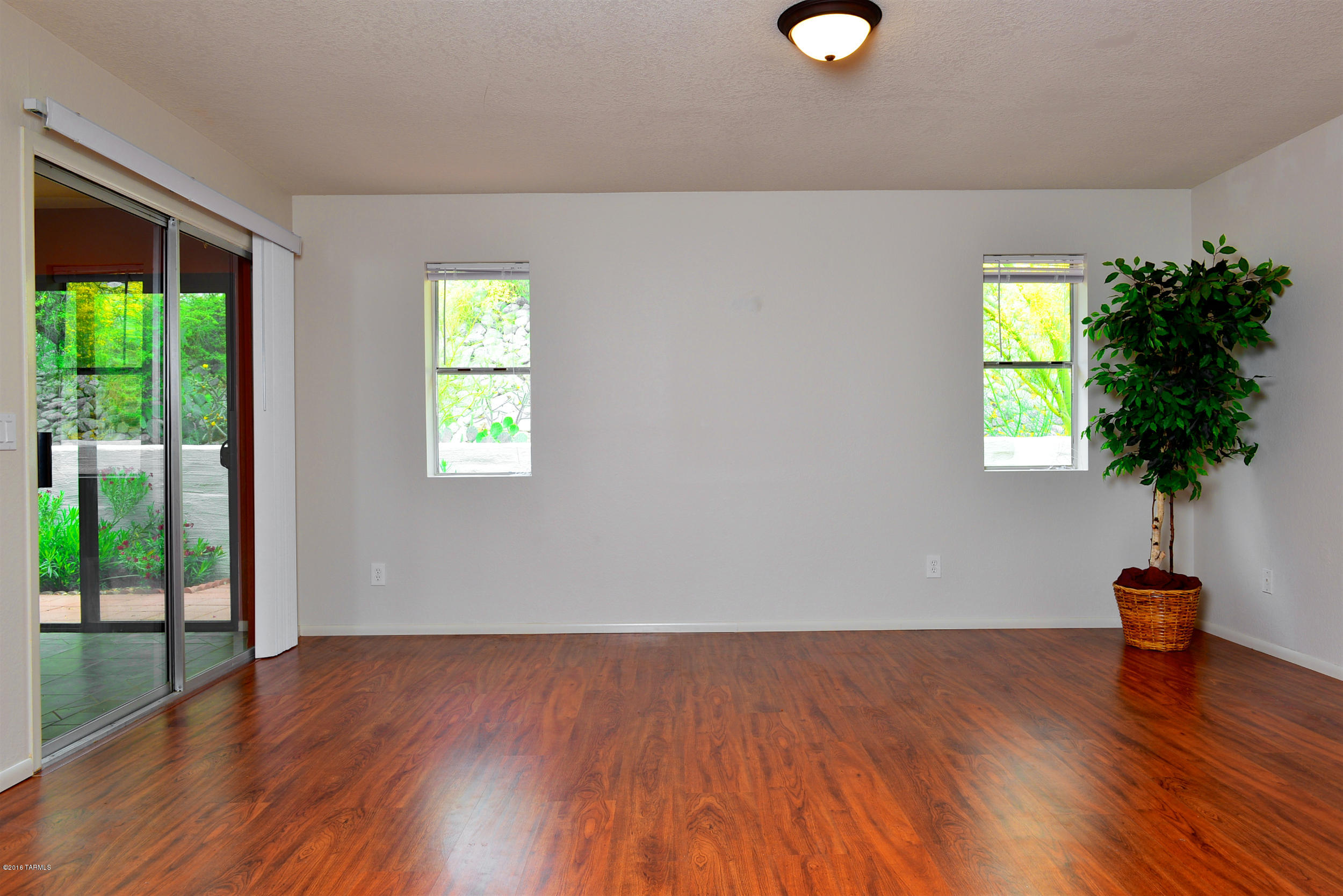 7425 E Wandering Road