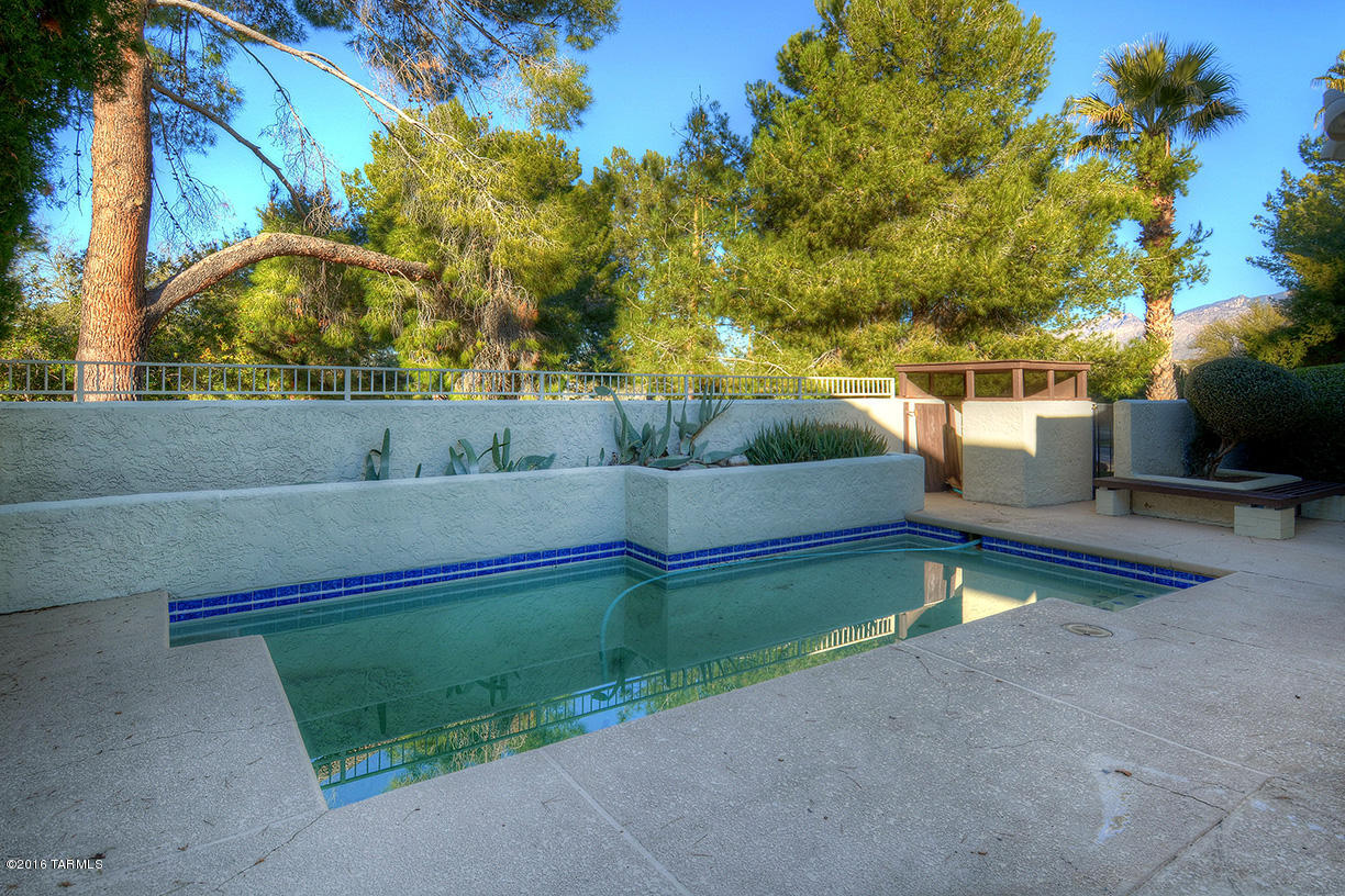 7100 E Camino Del Rio