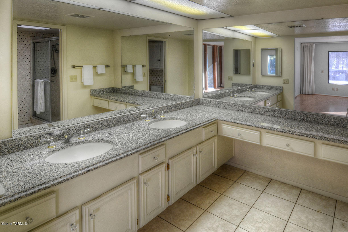 7100 E Camino Del Rio