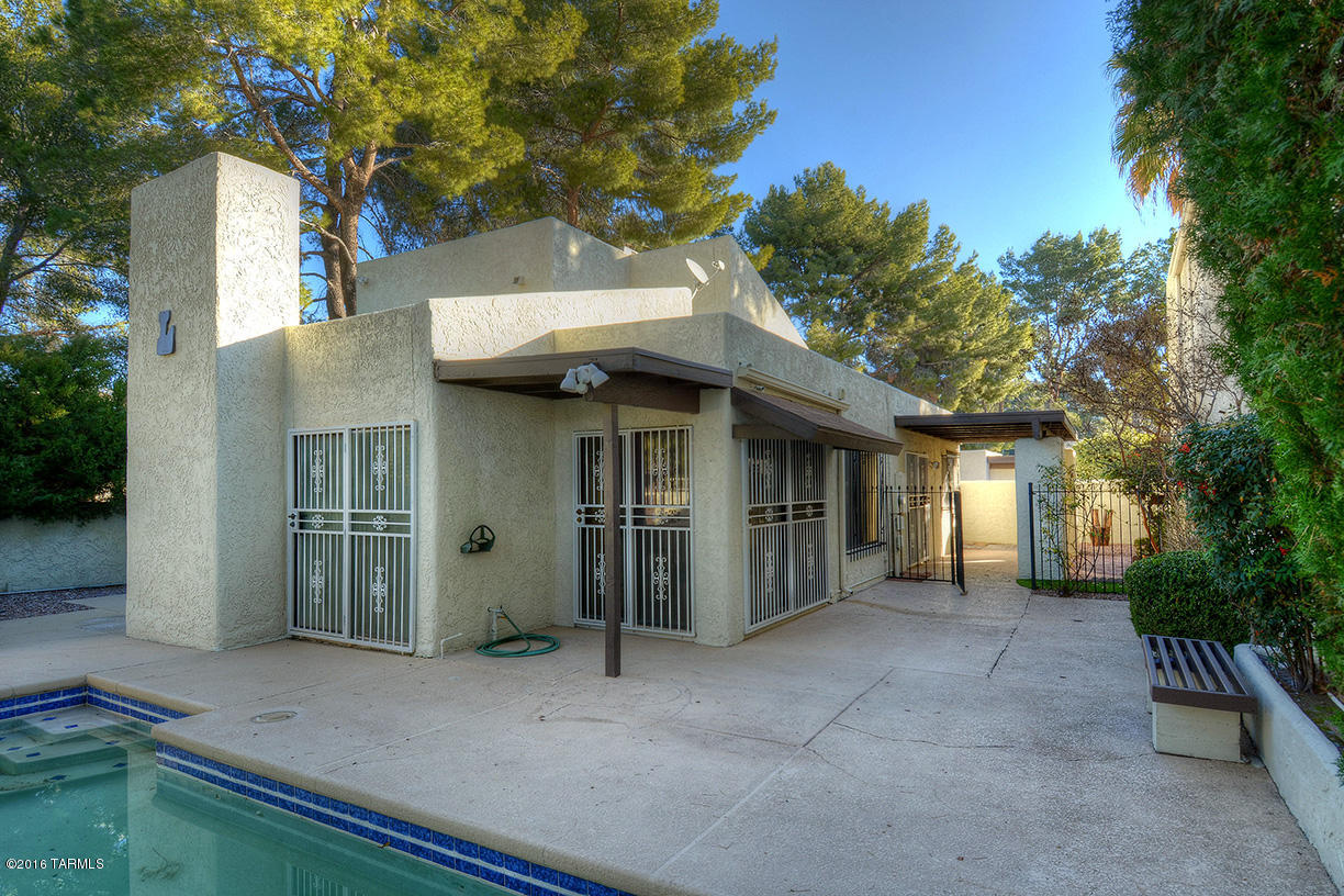 7100 E Camino Del Rio