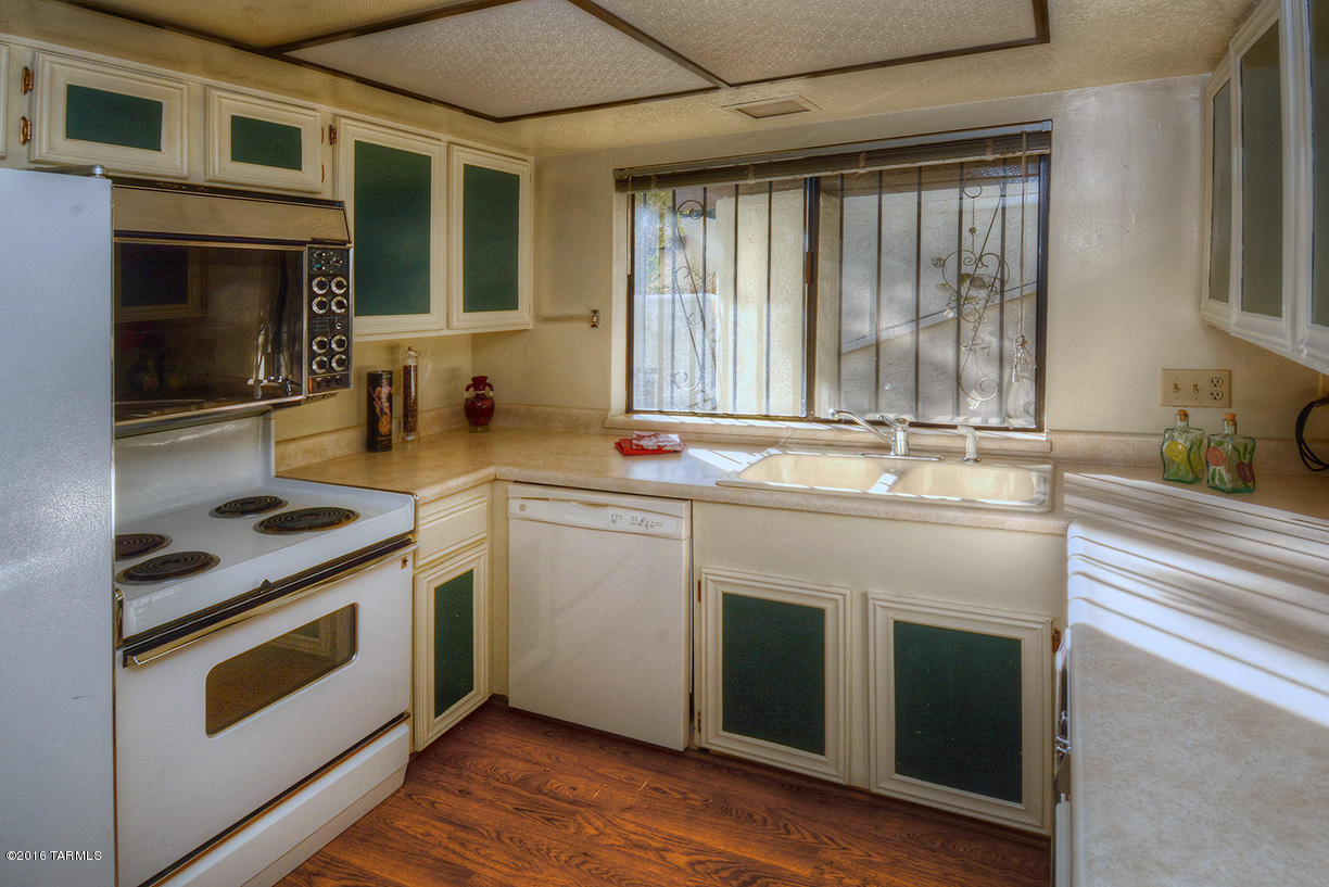 7100 E Camino Del Rio