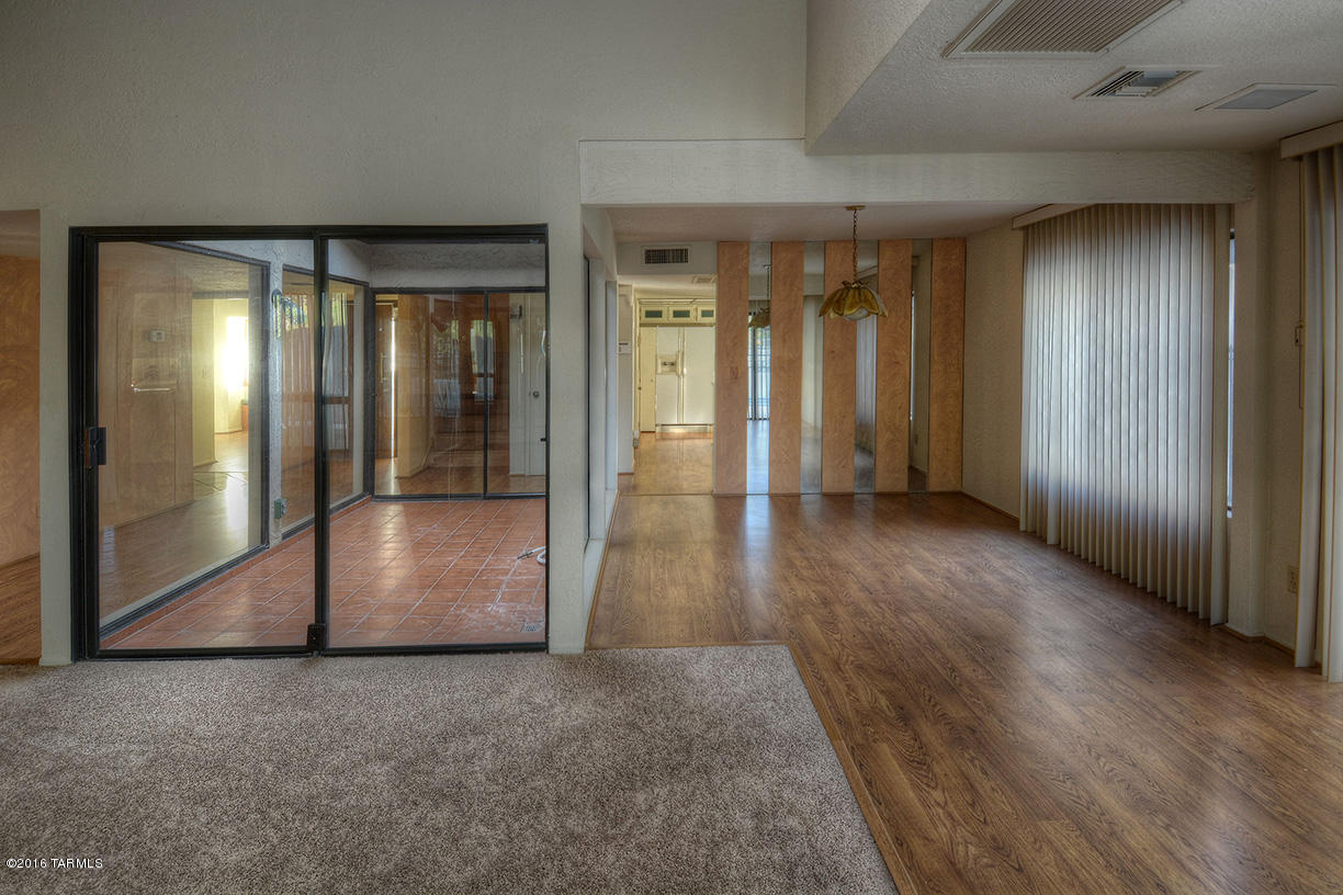 7100 E Camino Del Rio