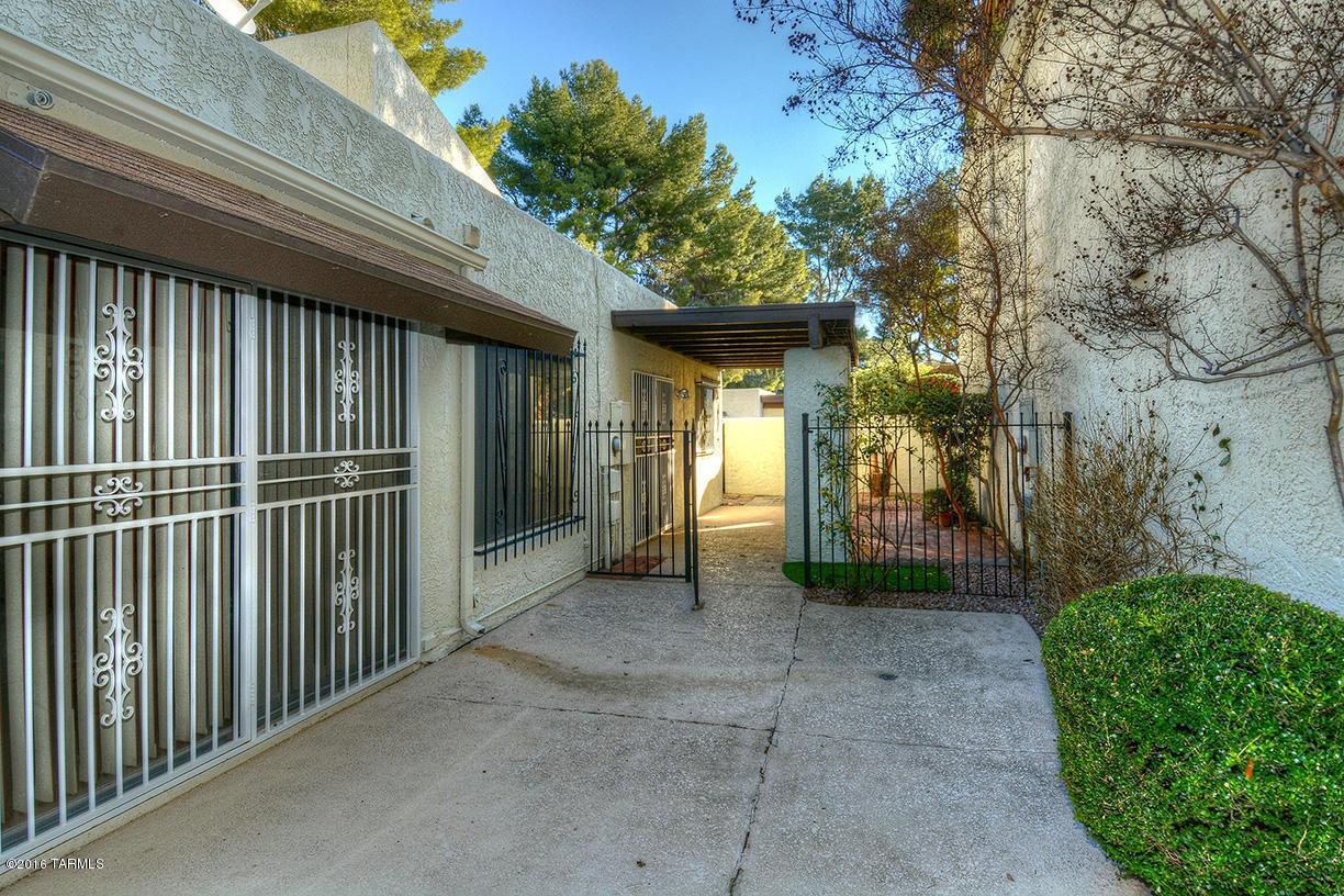 7100 E Camino Del Rio