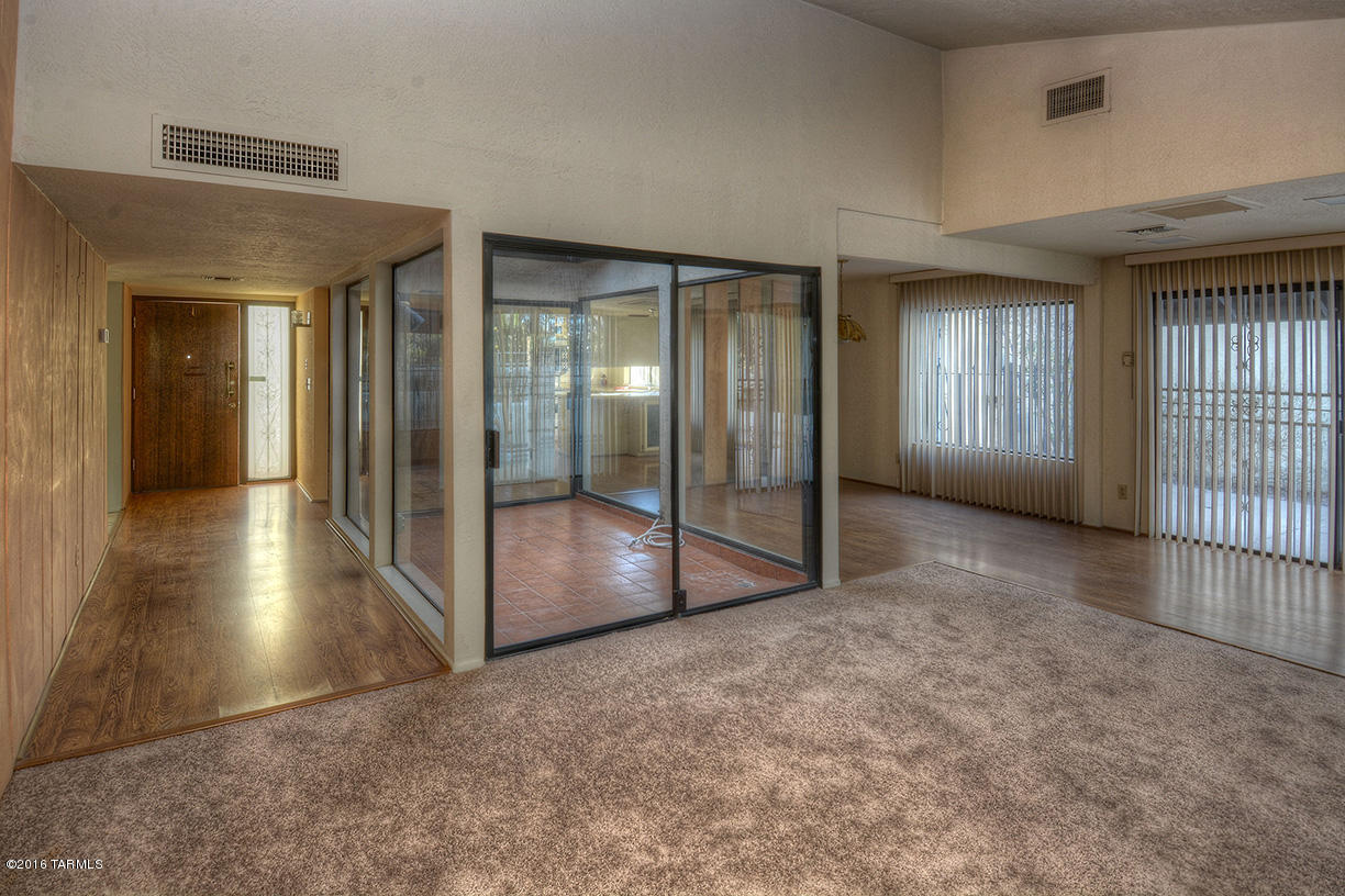 7100 E Camino Del Rio