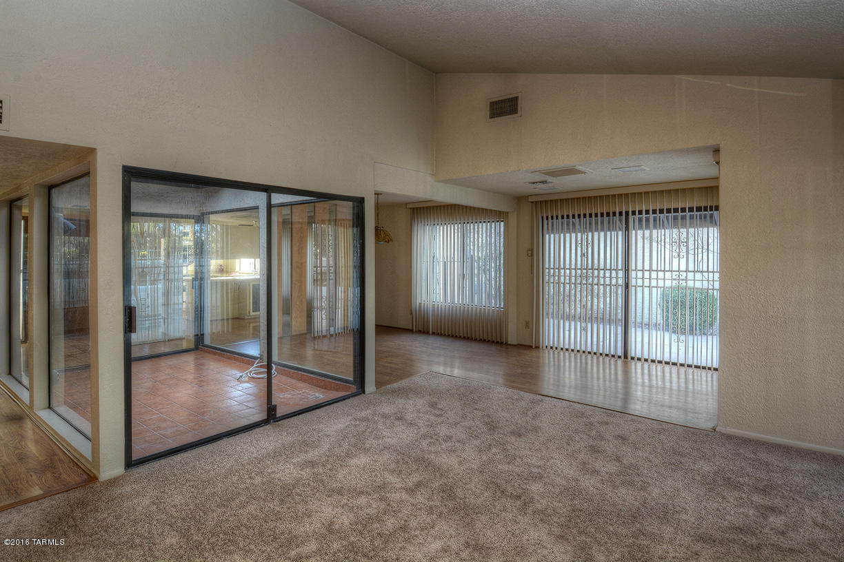 7100 E Camino Del Rio