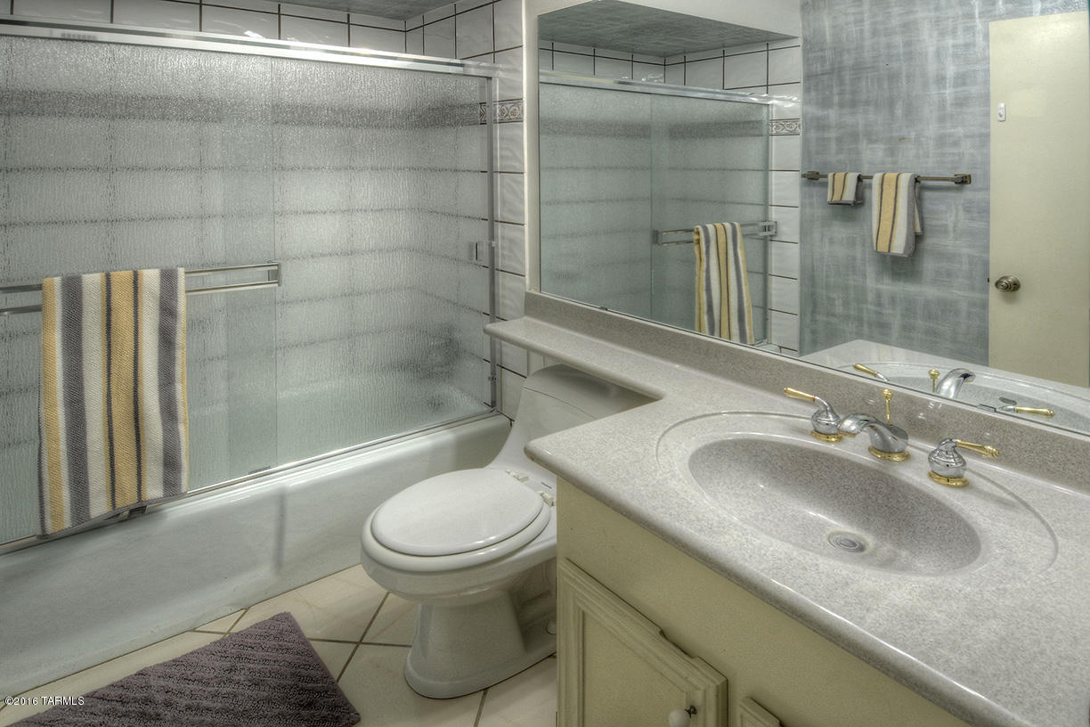 7100 E Camino Del Rio