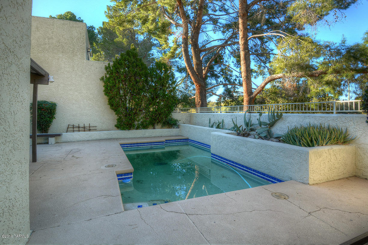 7100 E Camino Del Rio