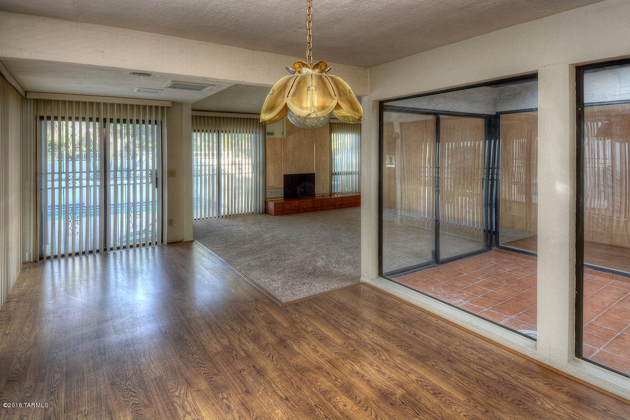 7100 E Camino Del Rio