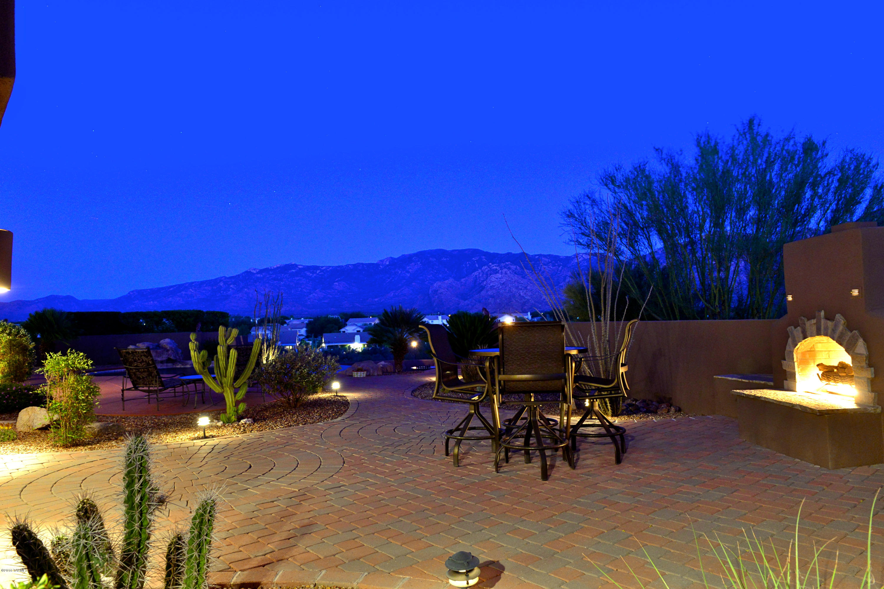 502 W Silhouette Ridge Place