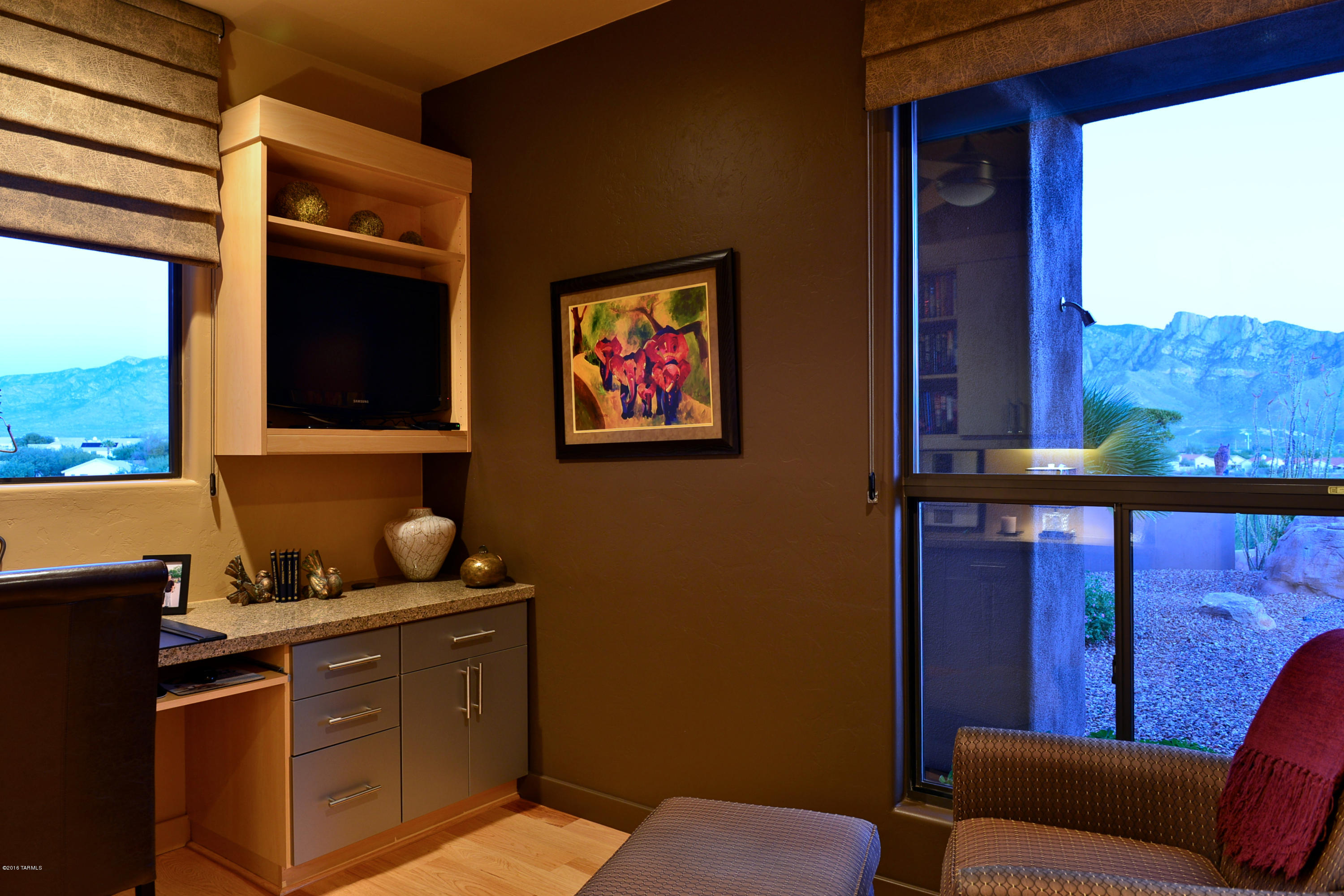 502 W Silhouette Ridge Place