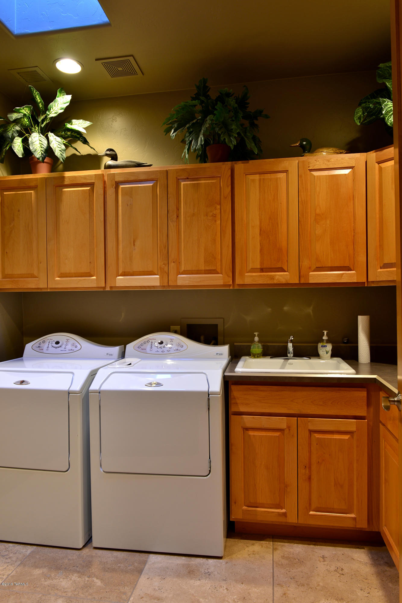 502 W Silhouette Ridge Place