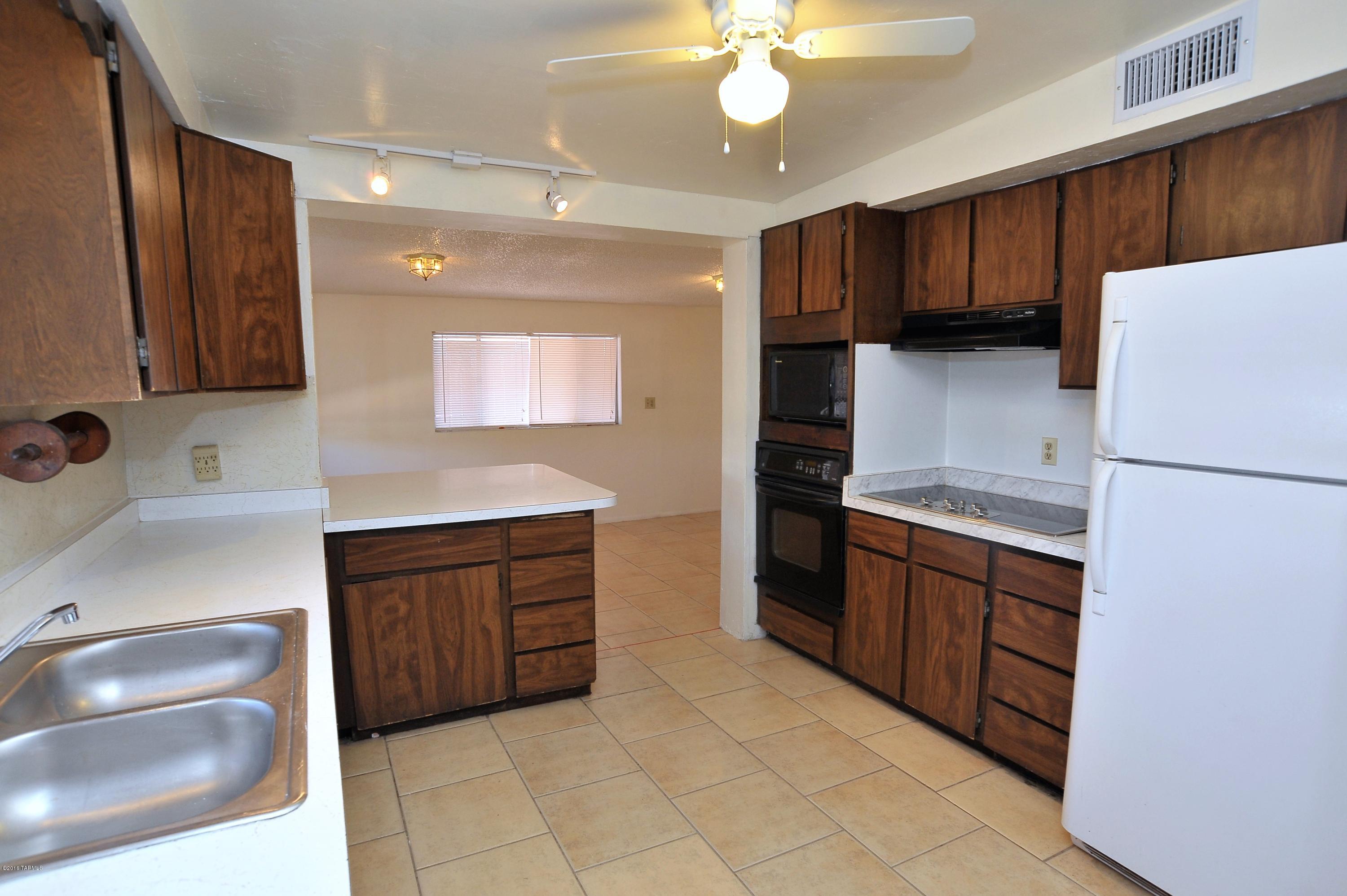 4961 N La Cholla Boulevard