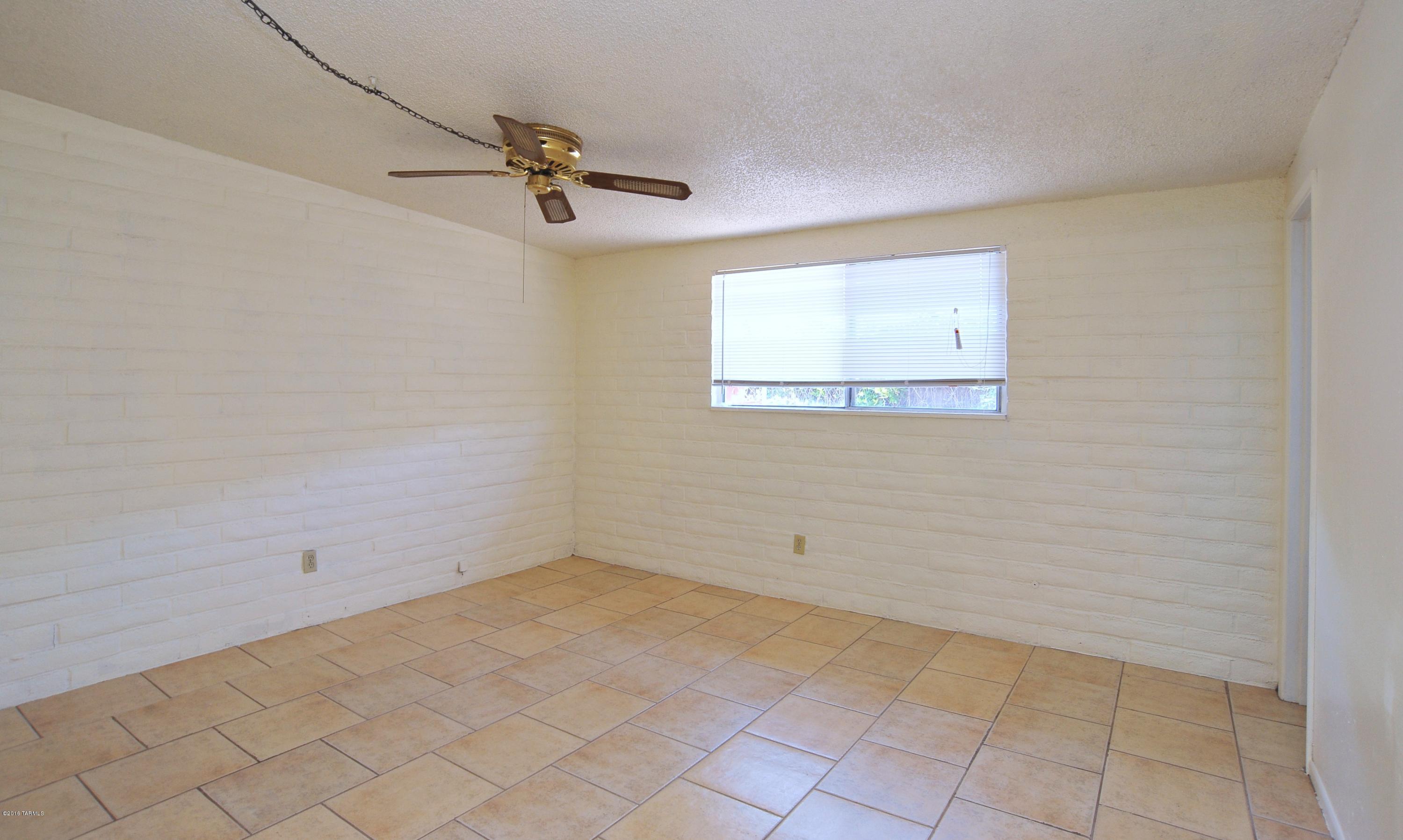 4961 N La Cholla Boulevard