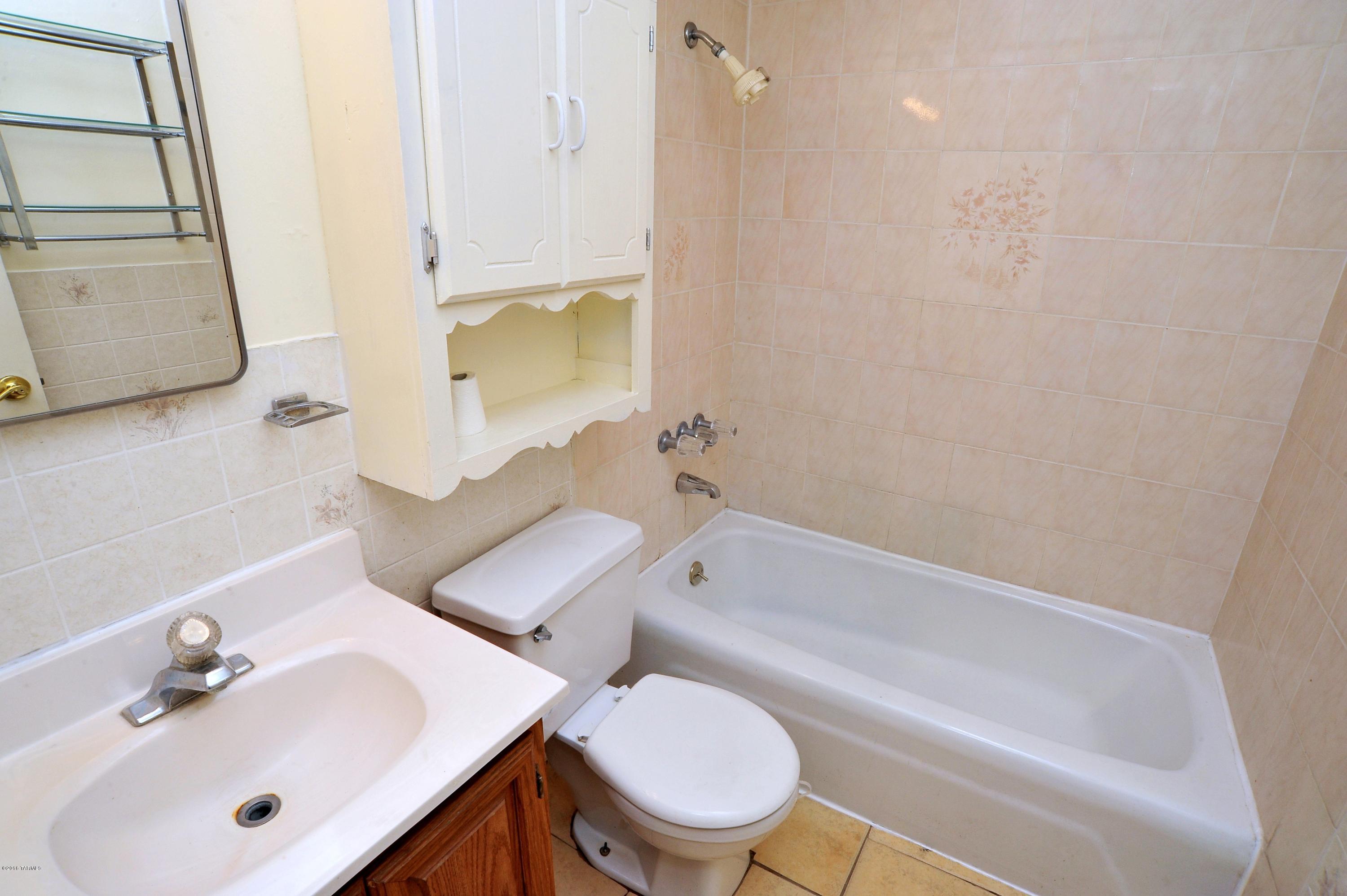 4961 N La Cholla Boulevard