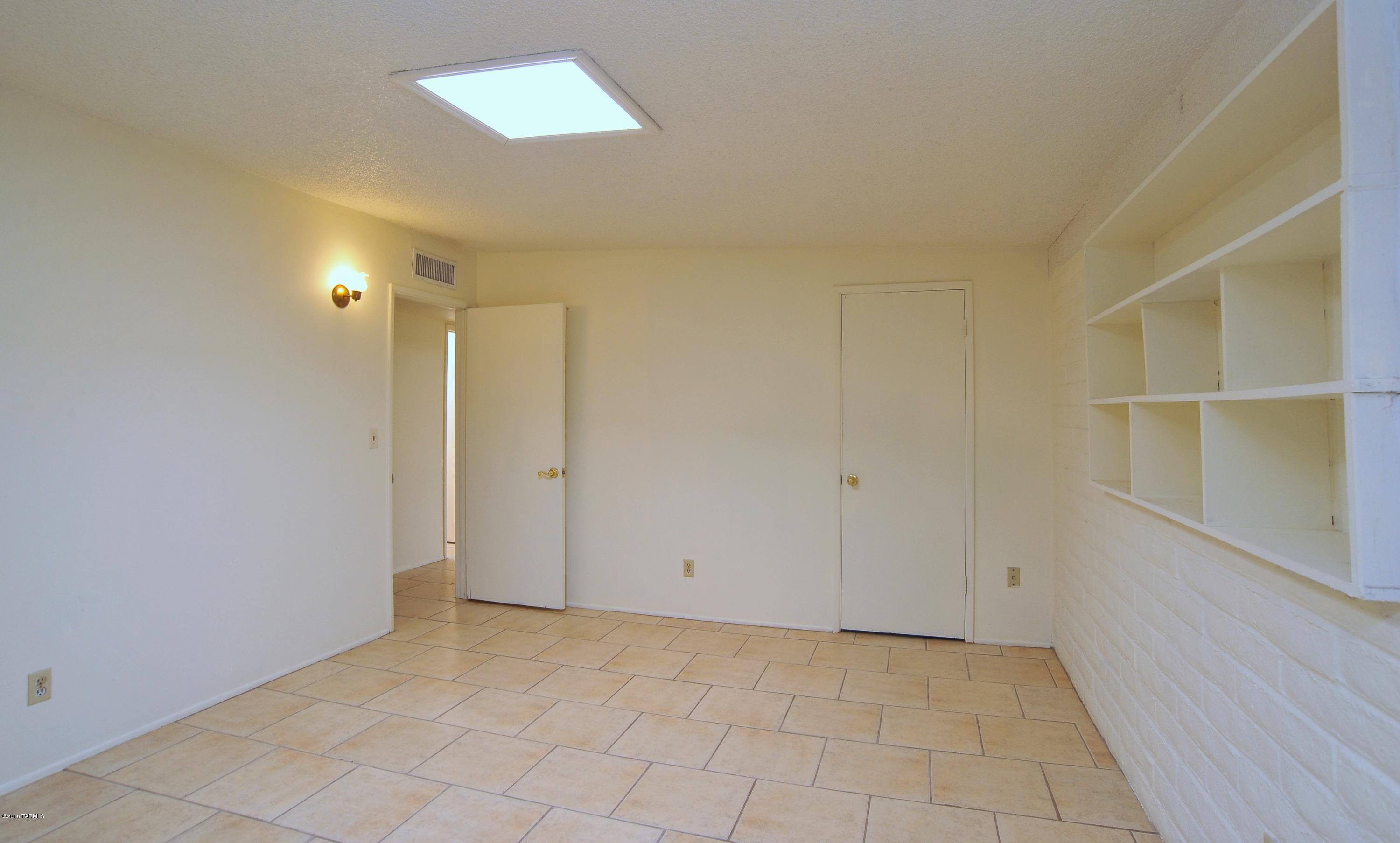 4961 N La Cholla Boulevard