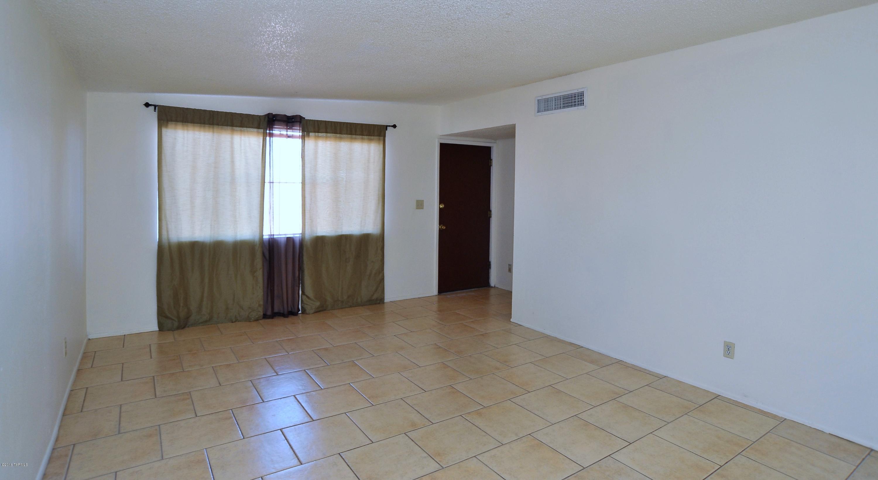 4961 N La Cholla Boulevard