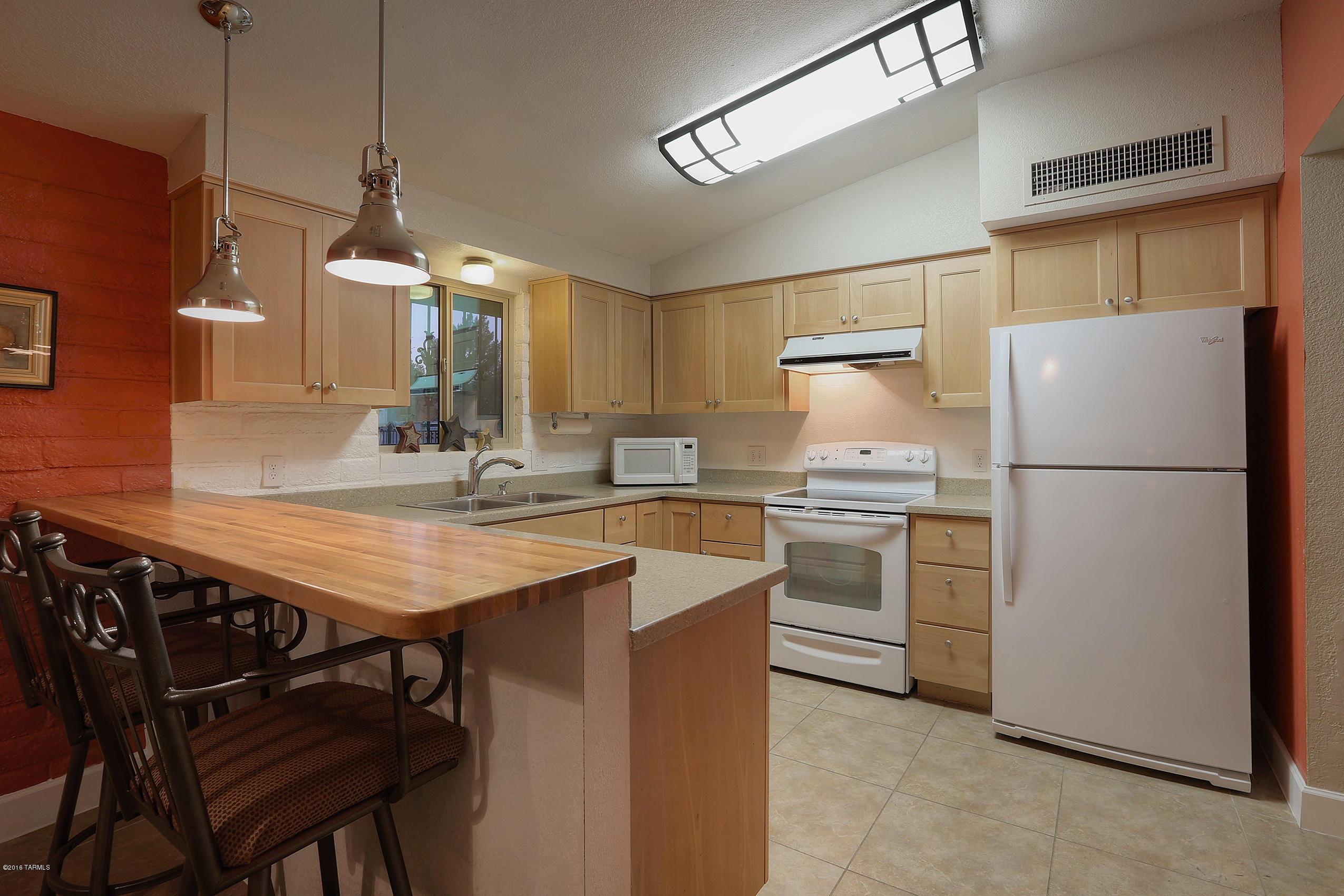 7348 N Pilgrim Place