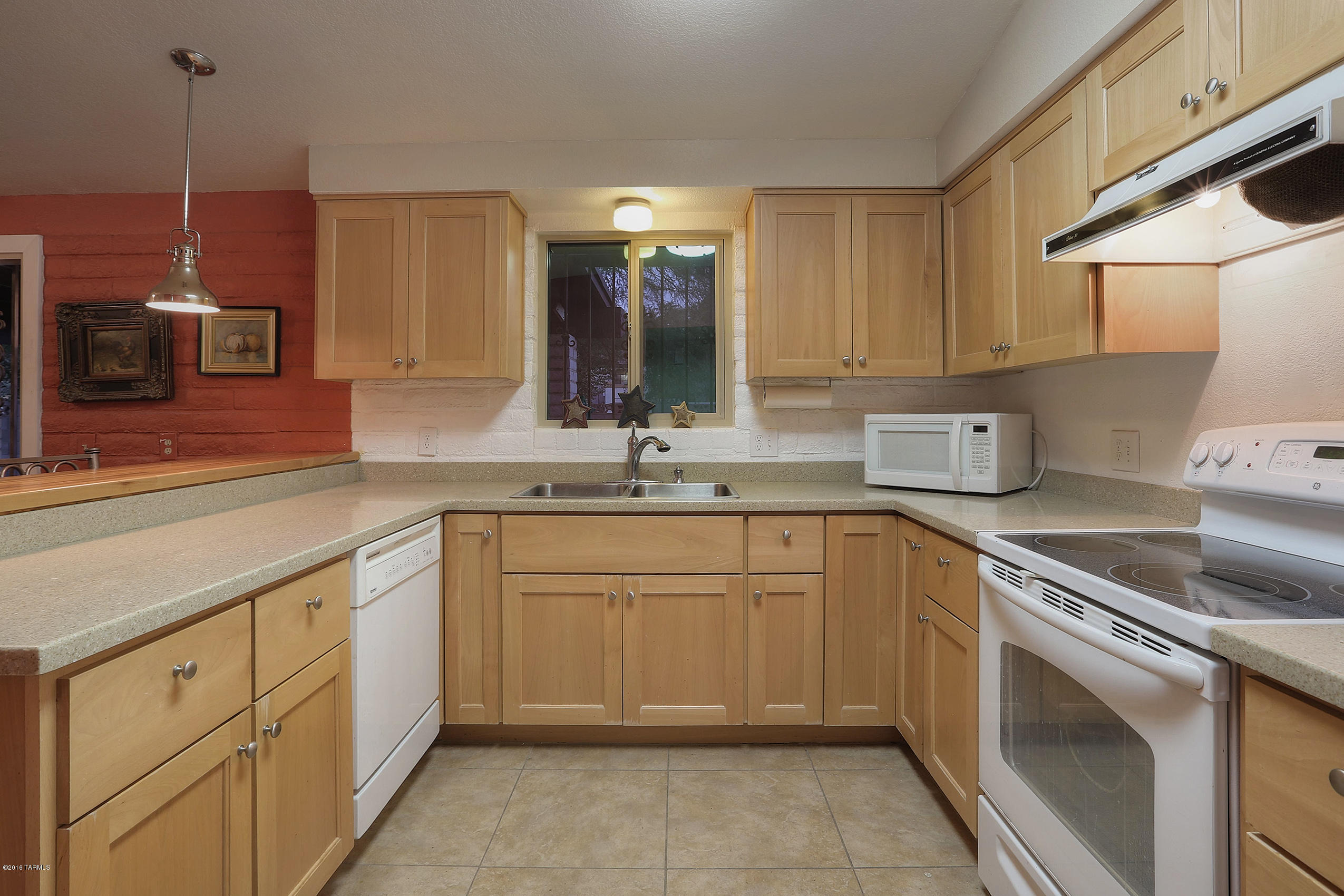 7348 N Pilgrim Place