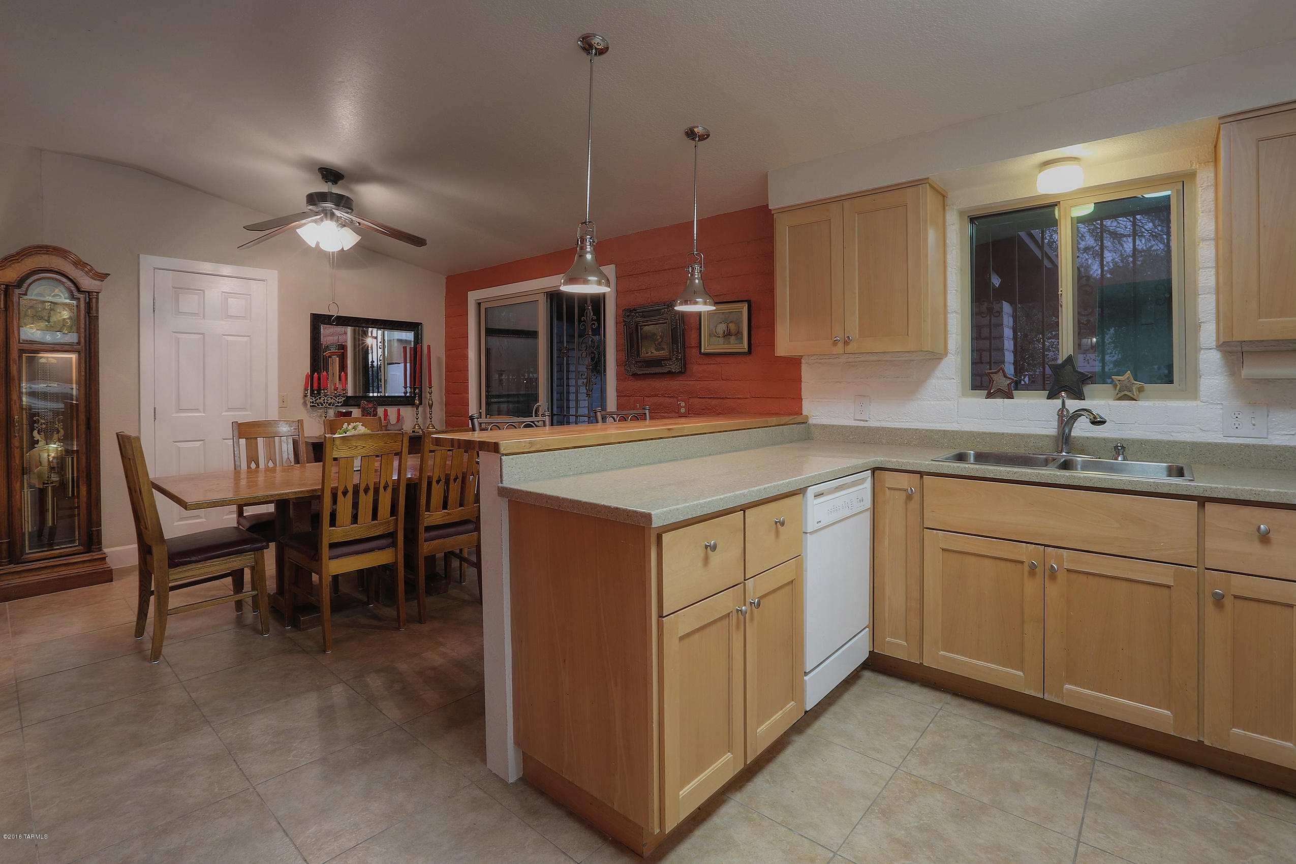 7348 N Pilgrim Place