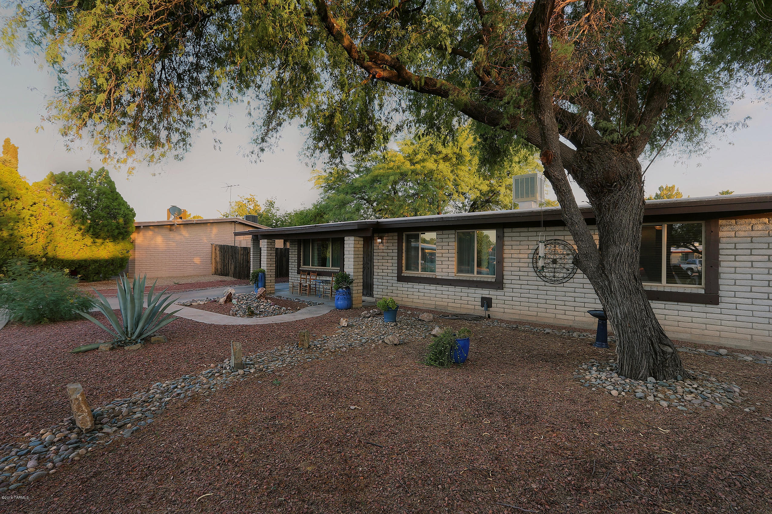 7348 N Pilgrim Place