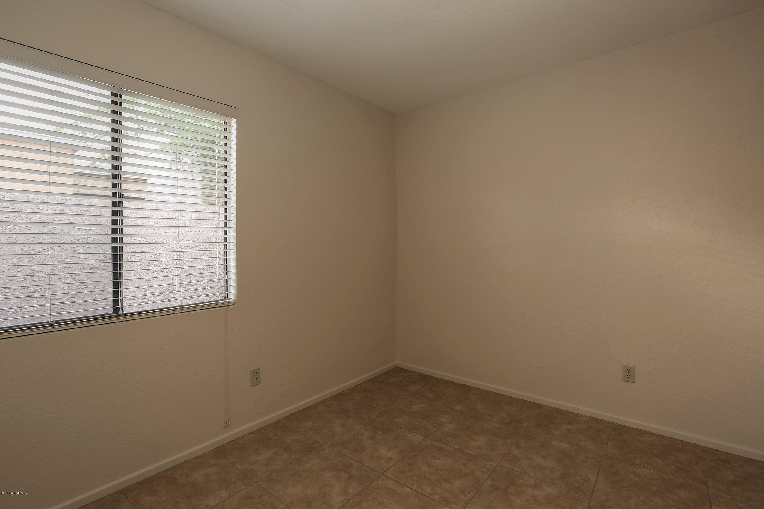 4412 E Kleindale Road