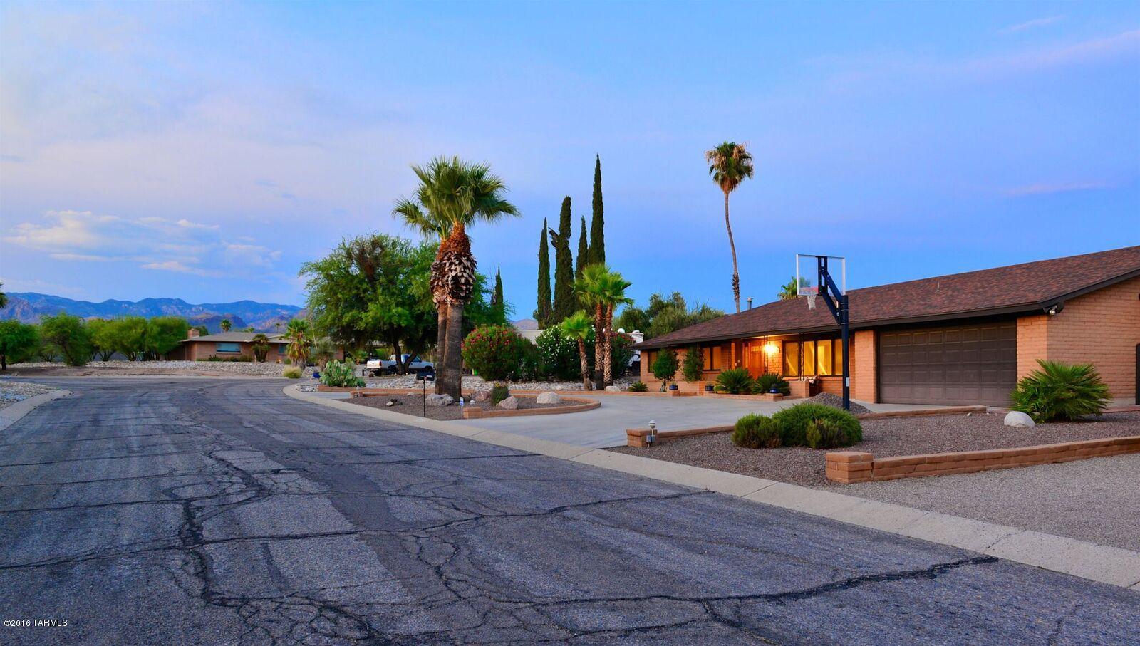 3524 N Calle Floreada