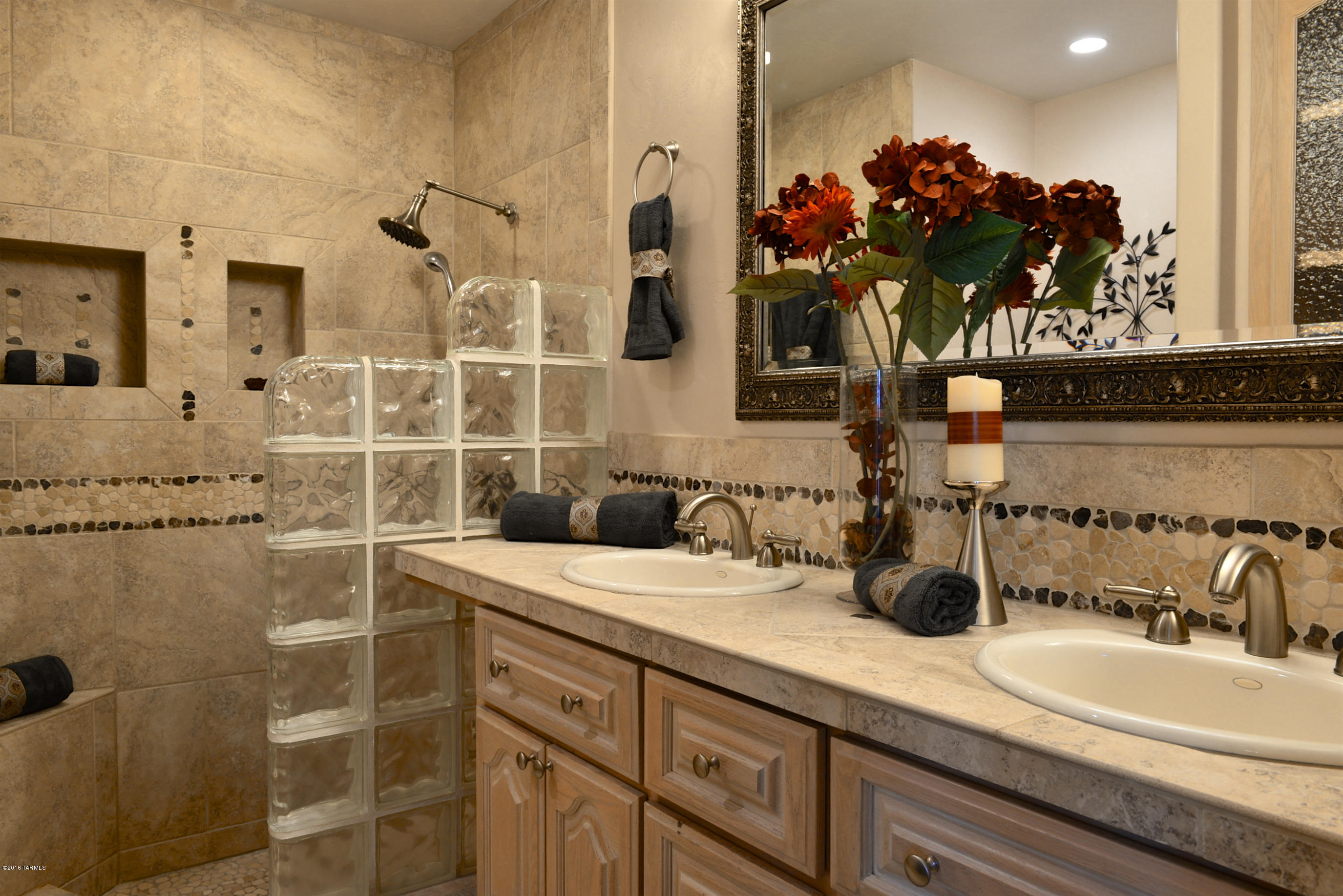 3524 N Calle Floreada