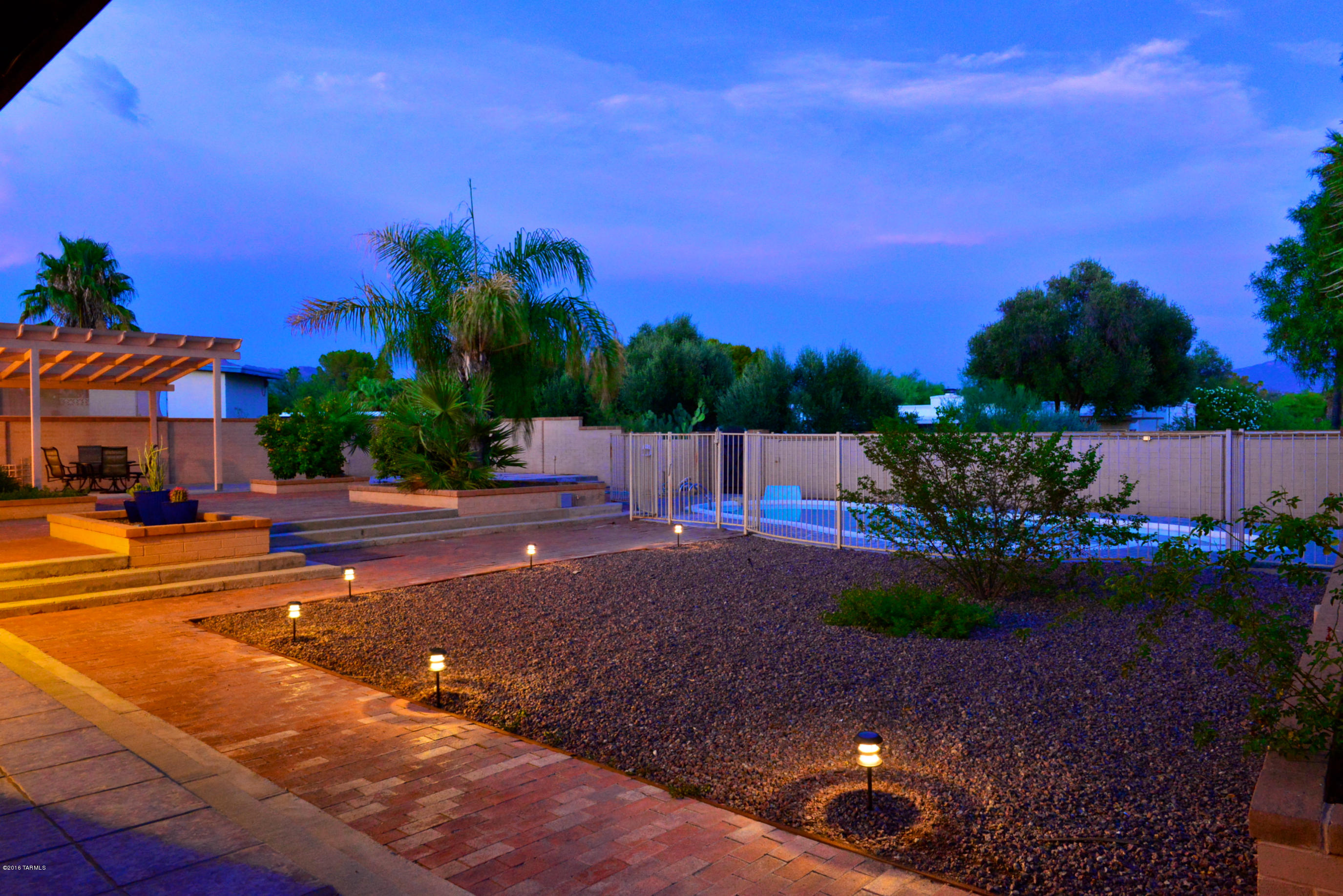 3524 N Calle Floreada