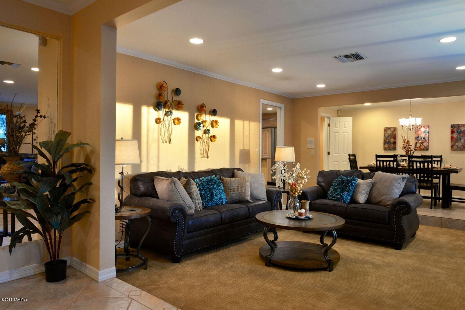 3524 N Calle Floreada