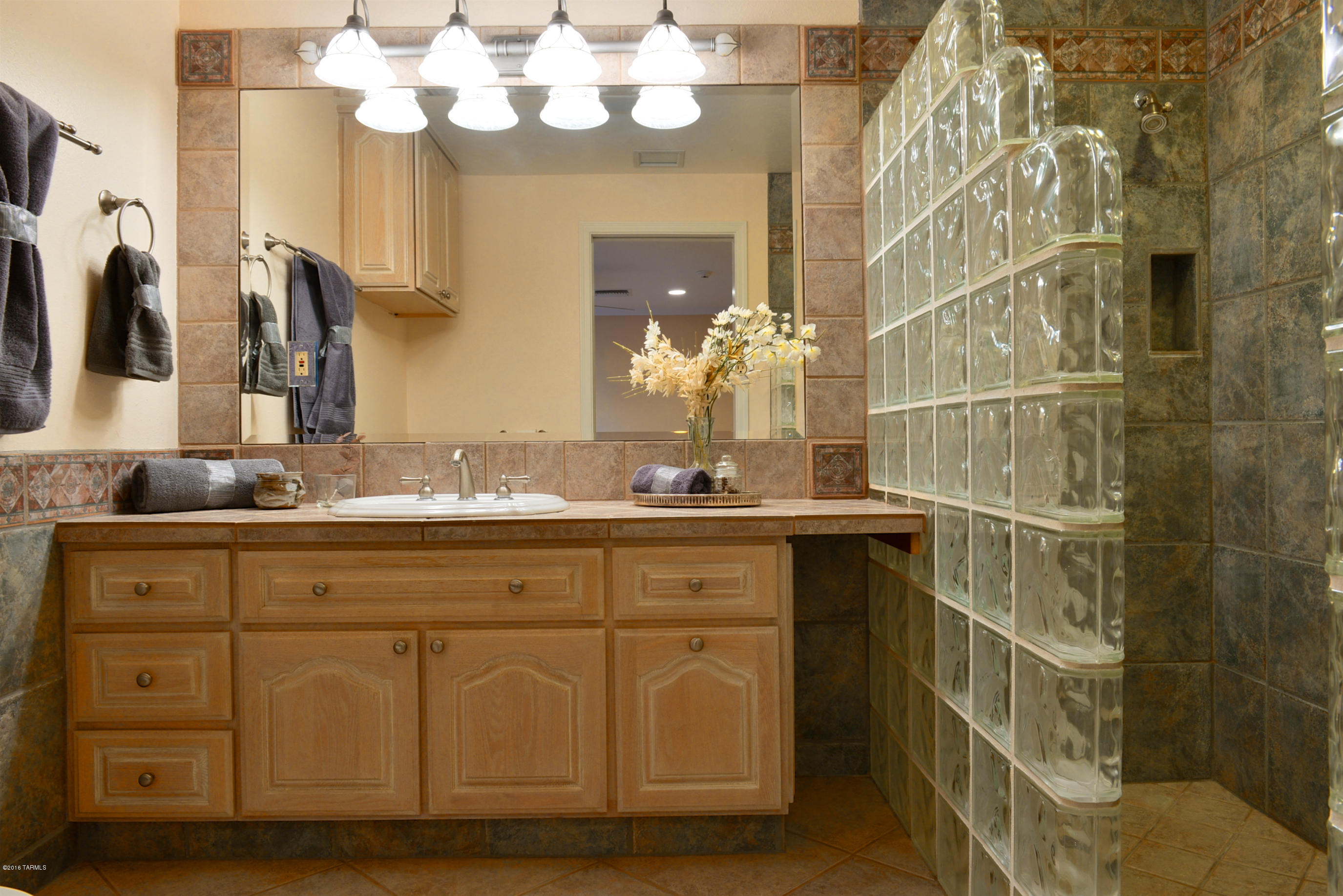 3524 N Calle Floreada