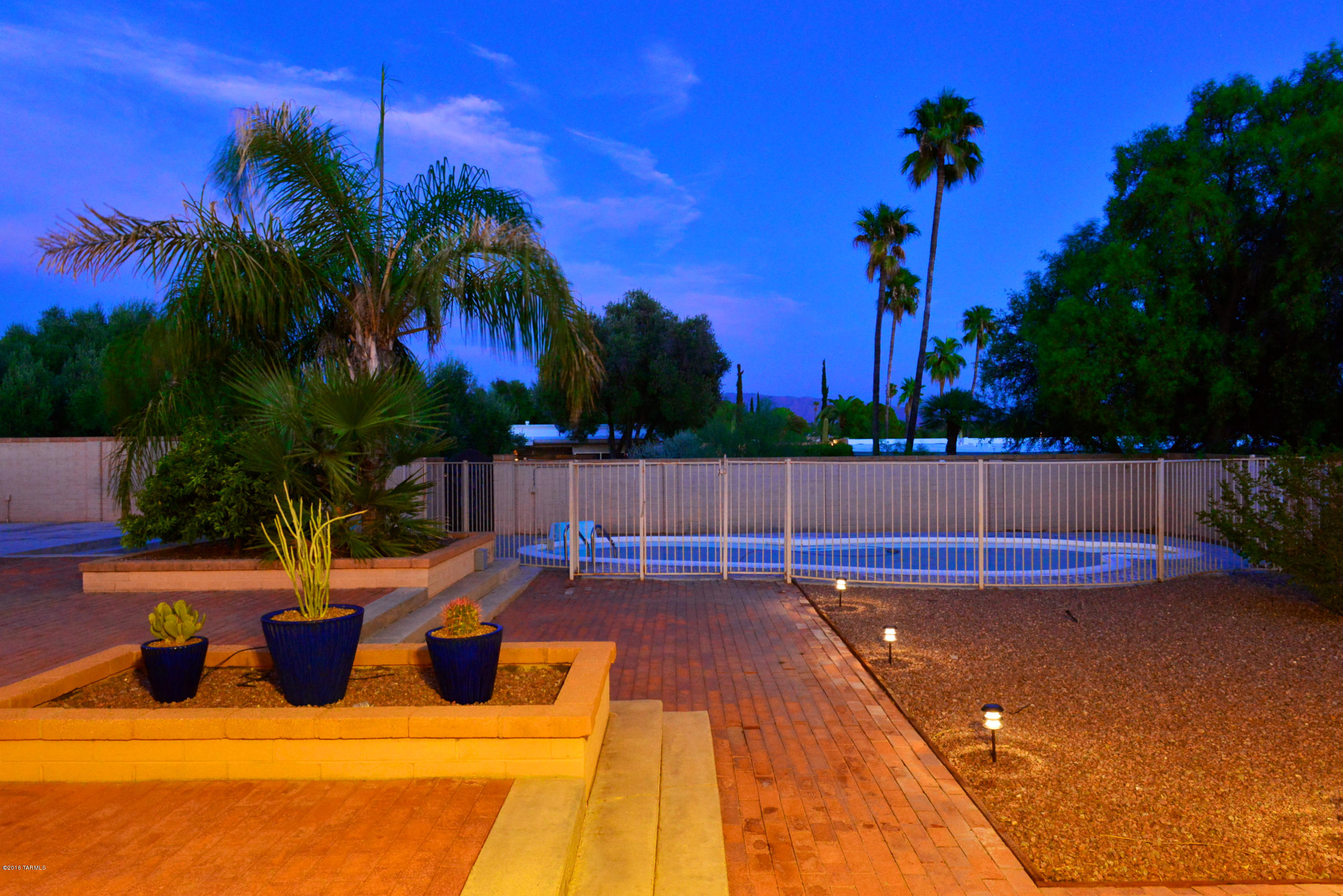 3524 N Calle Floreada