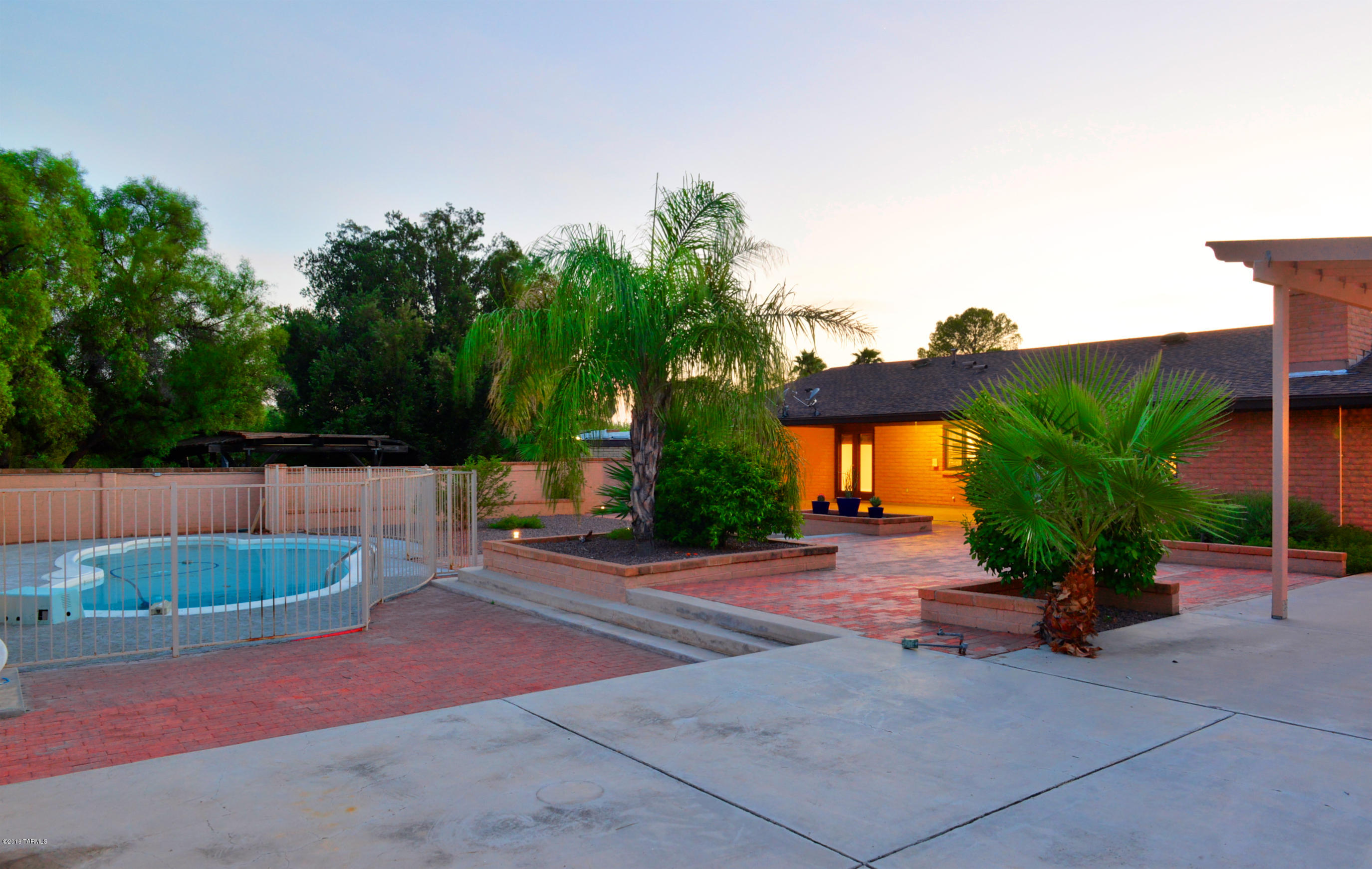 3524 N Calle Floreada