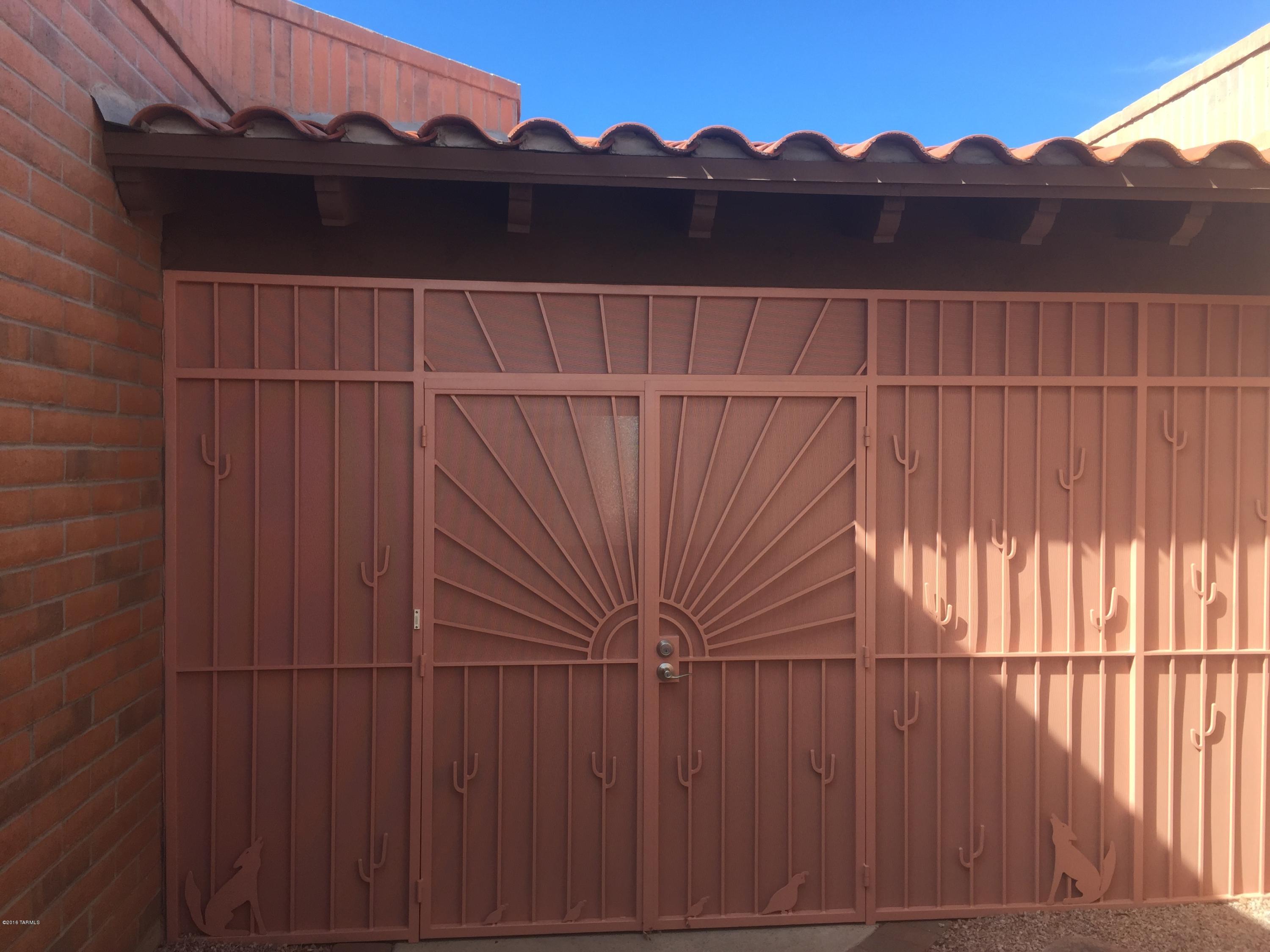 5447 N Via Velazquez