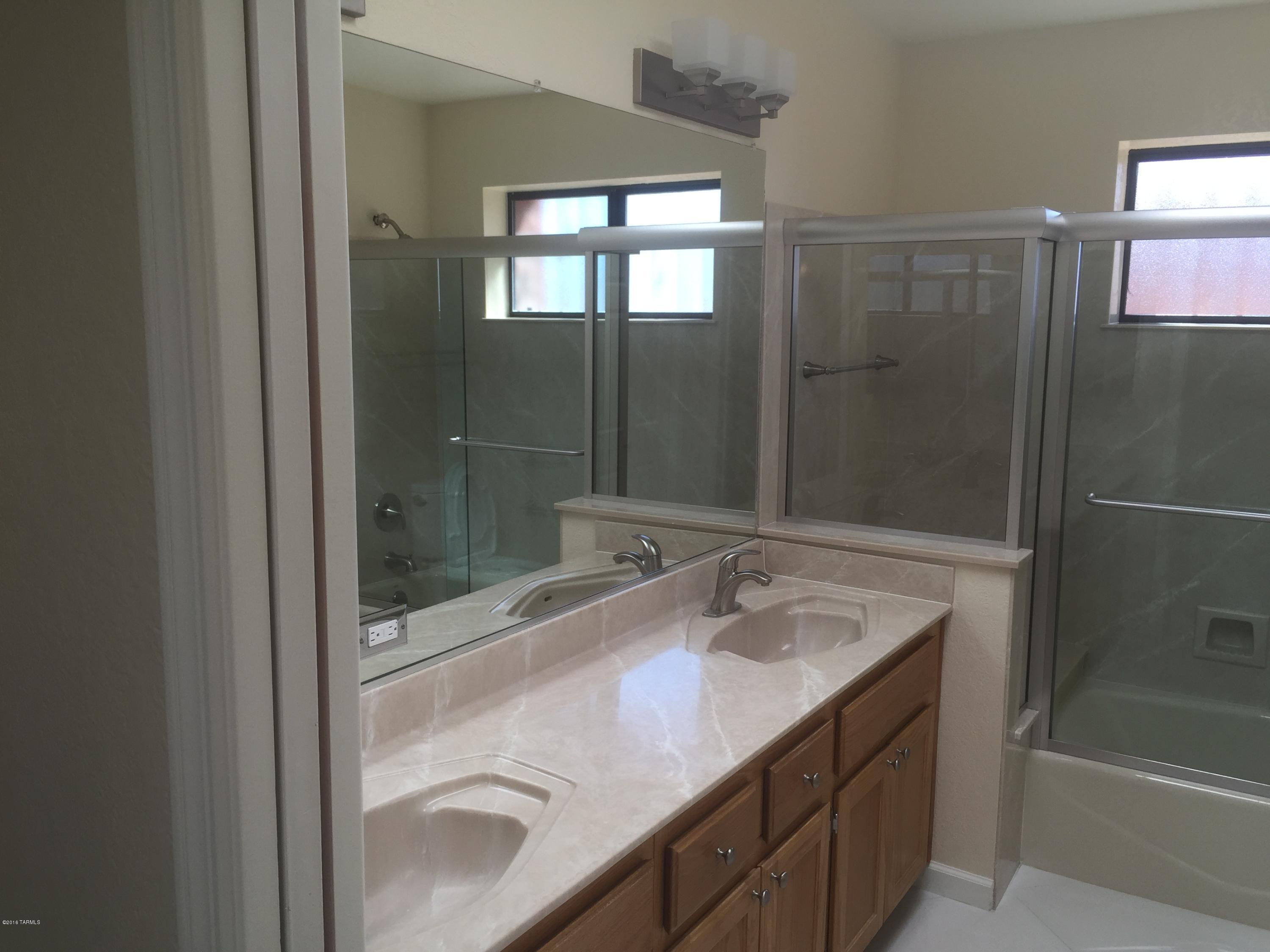 5447 N Via Velazquez