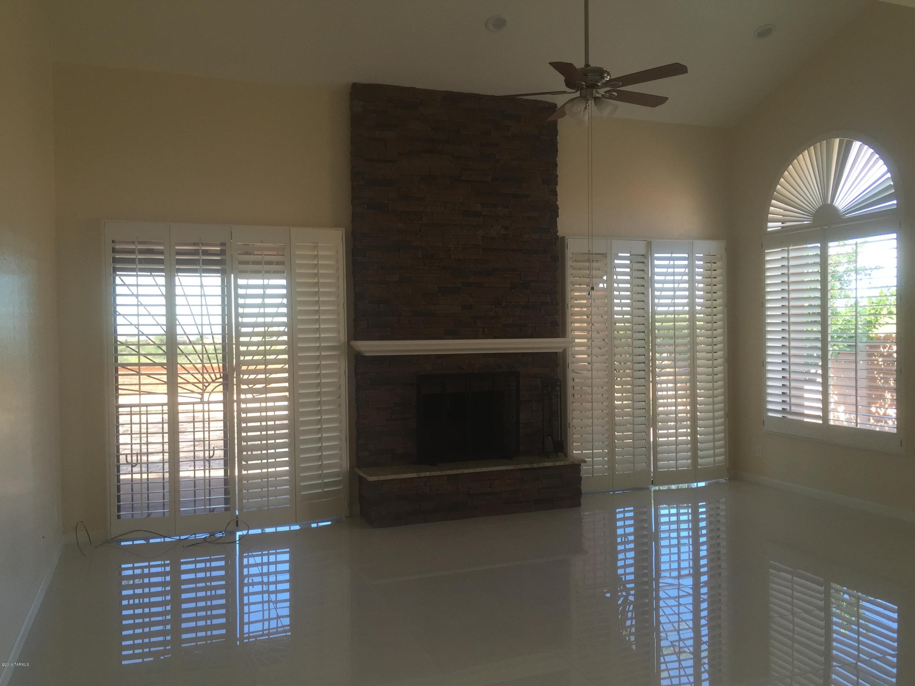 5447 N Via Velazquez