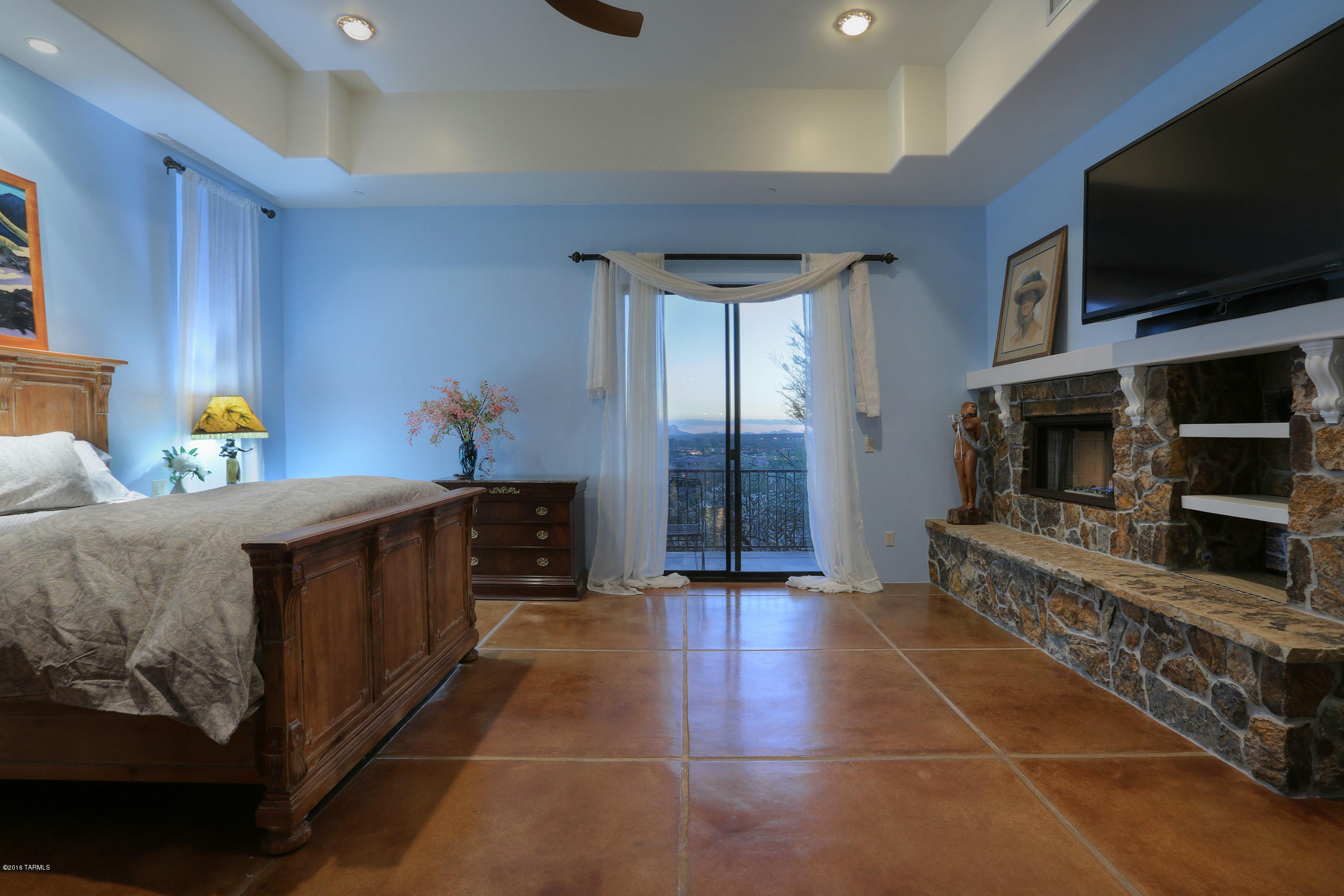 1612 E Buck Hollow Court