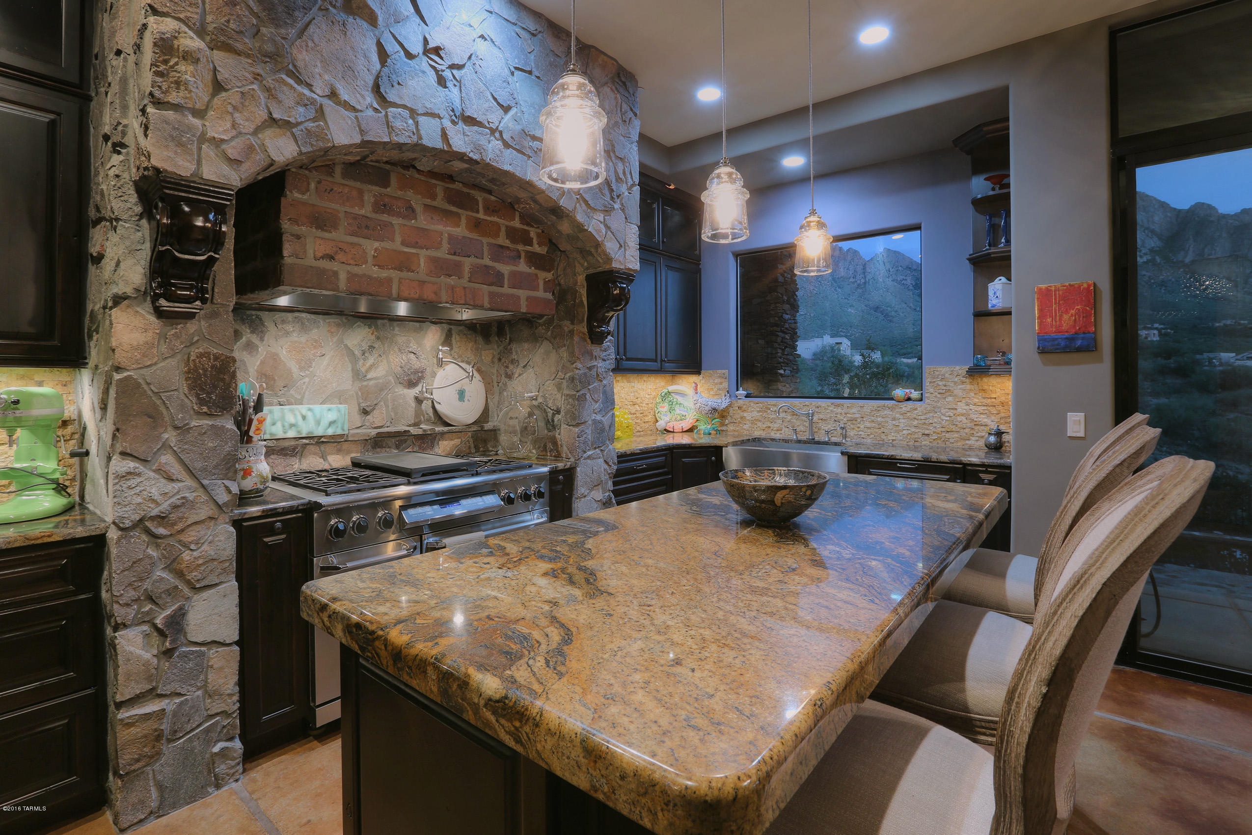 1612 E Buck Hollow Court