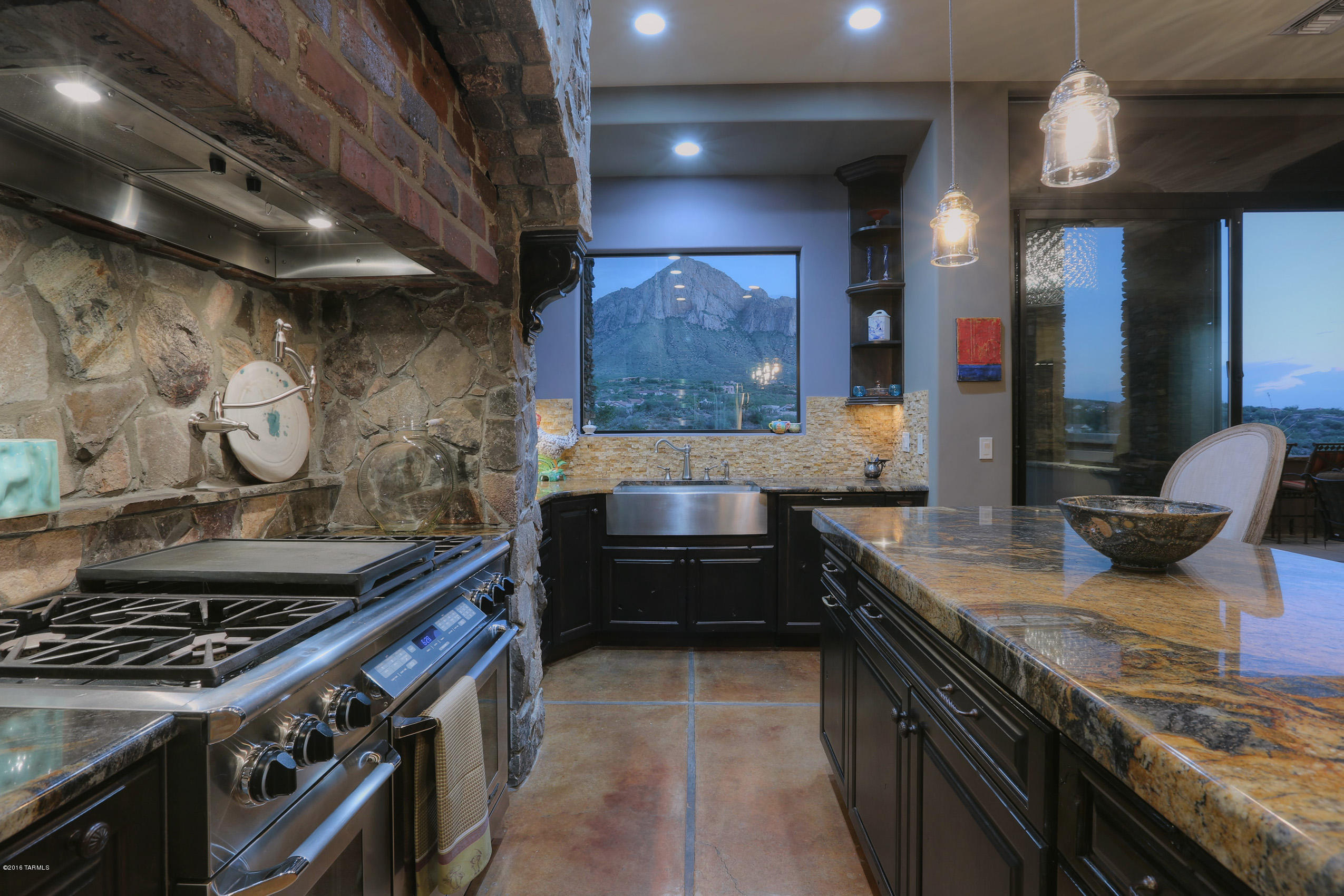 1612 E Buck Hollow Court