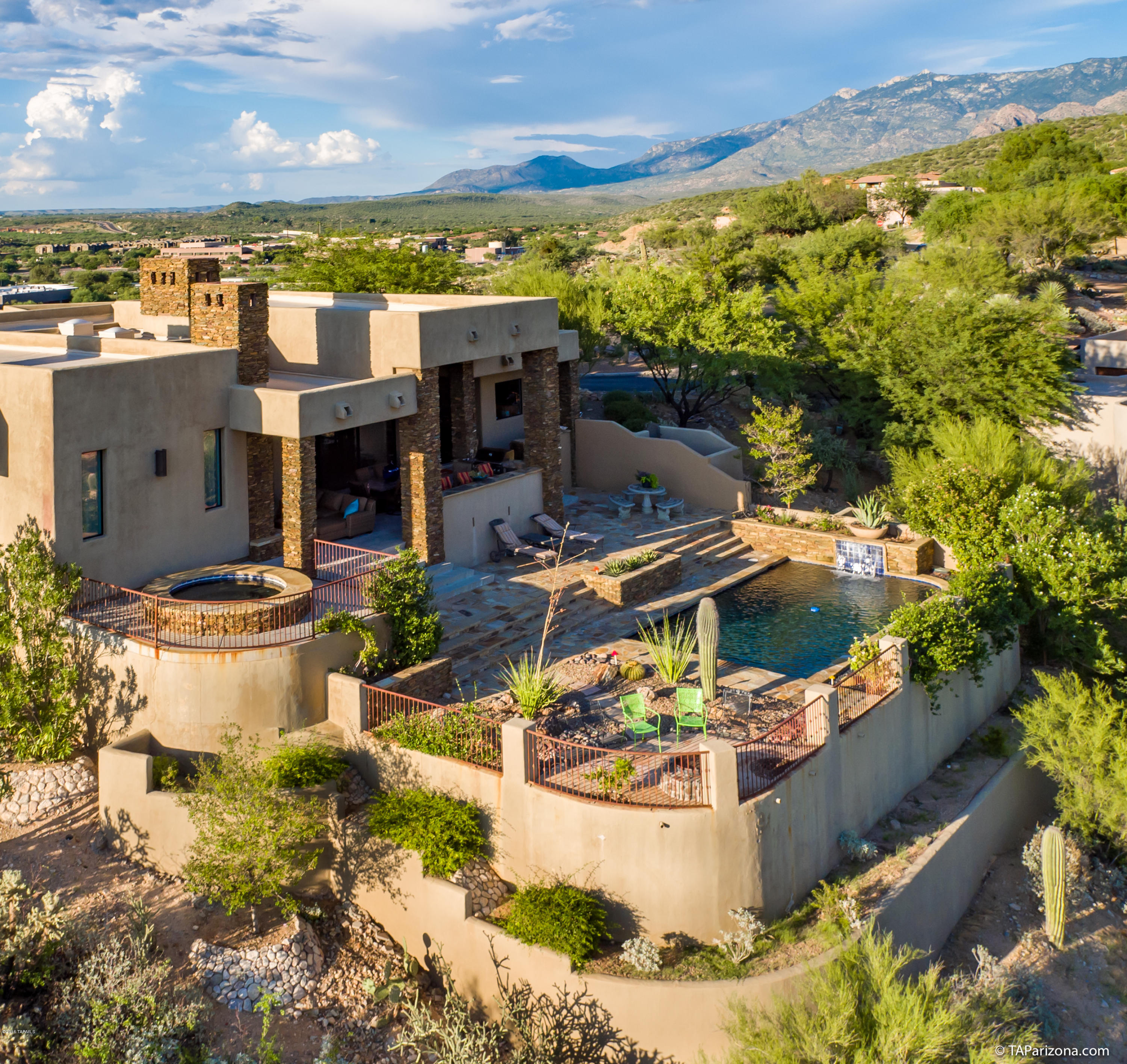 1612 E Buck Hollow Court