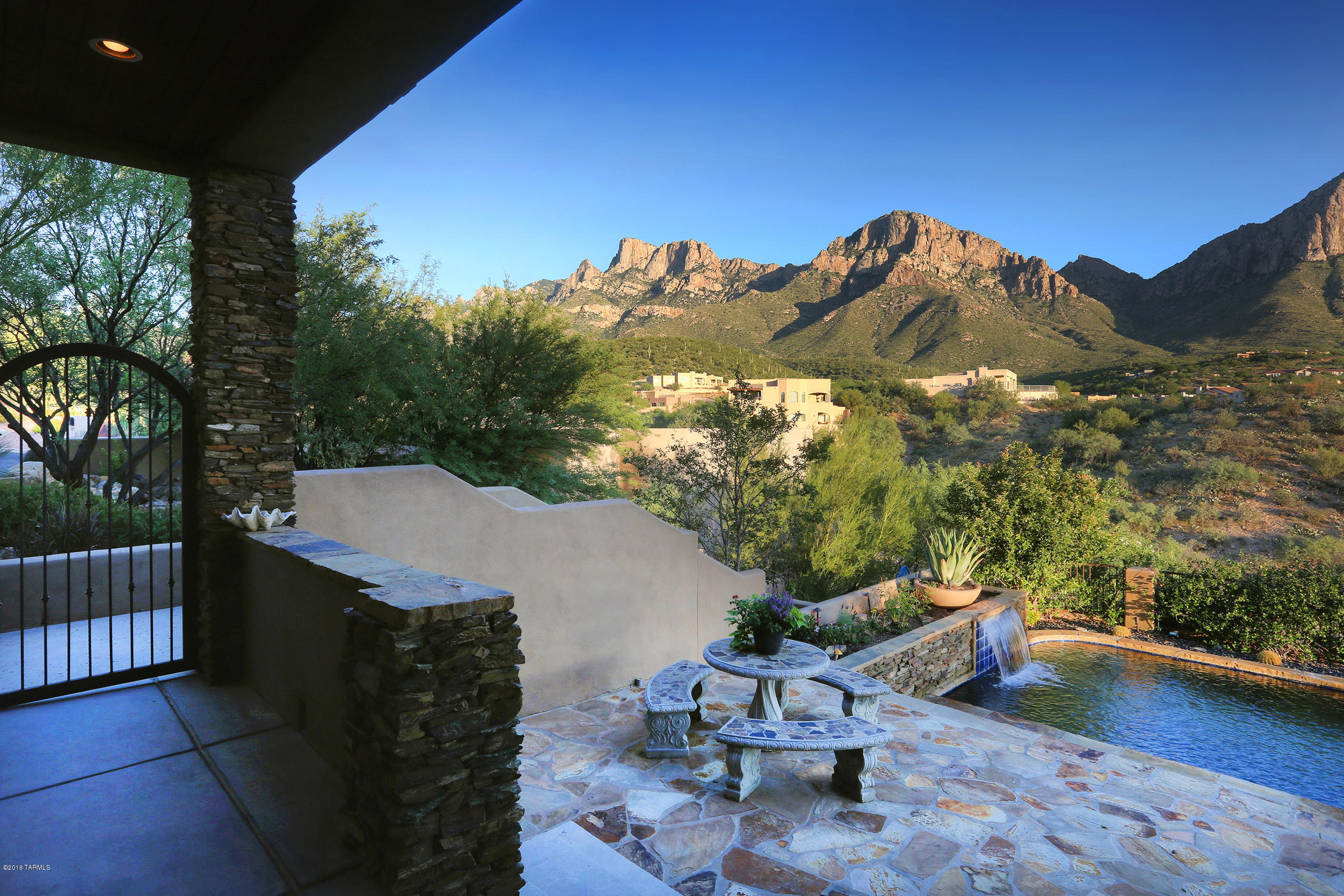 1612 E Buck Hollow Court