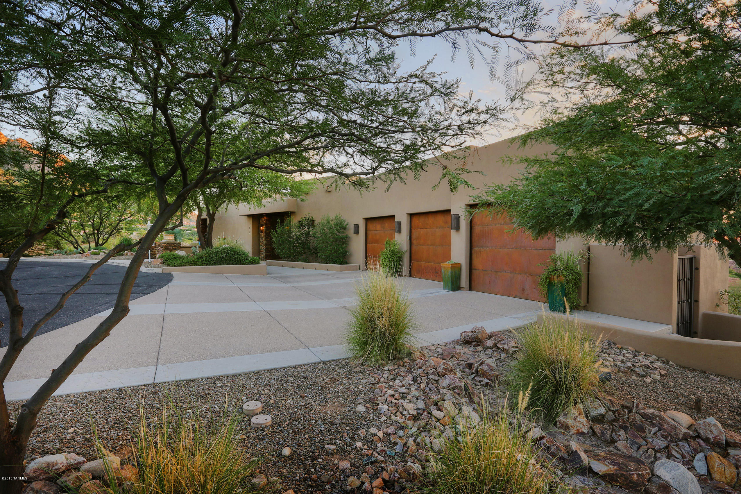 1612 E Buck Hollow Court