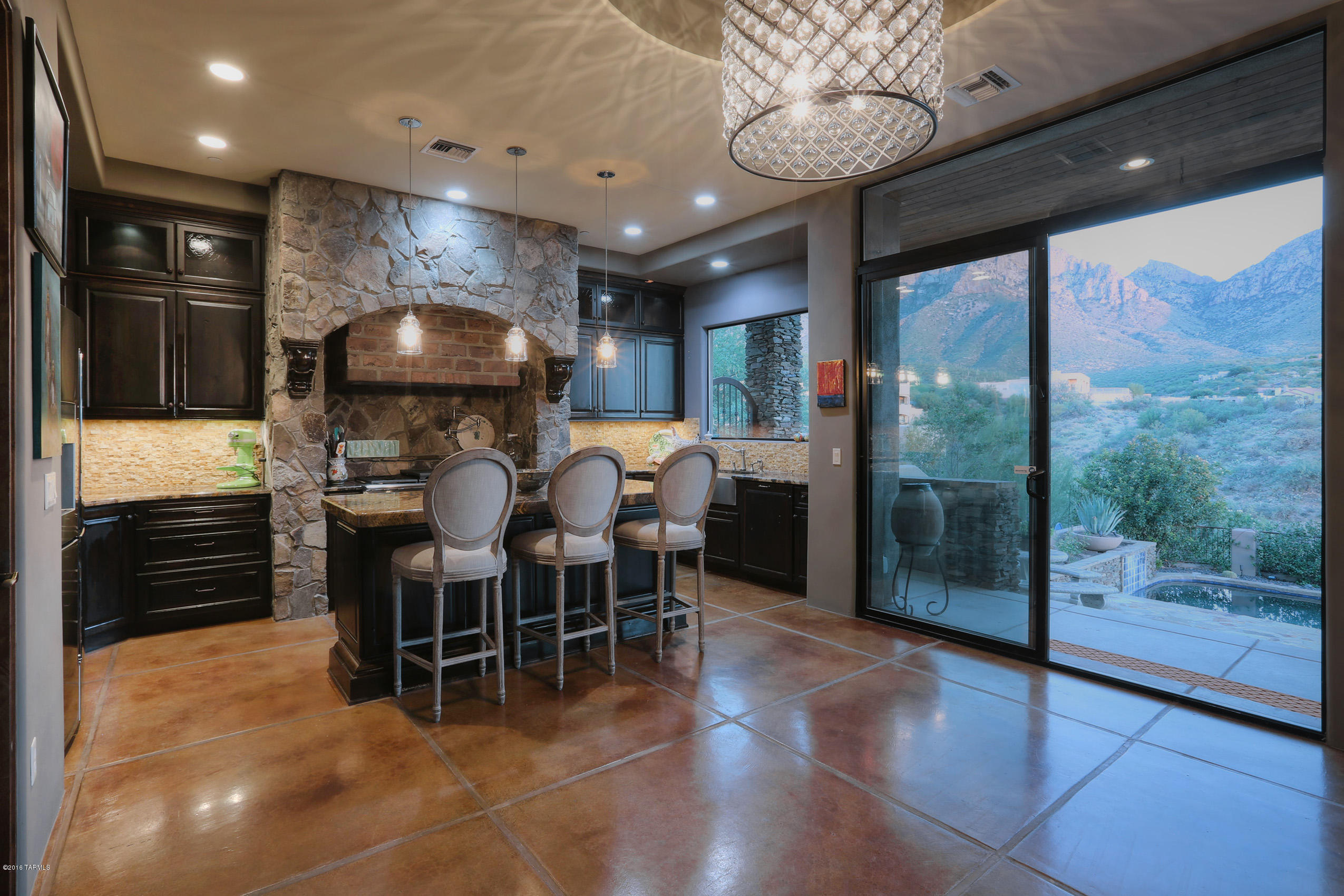 1612 E Buck Hollow Court