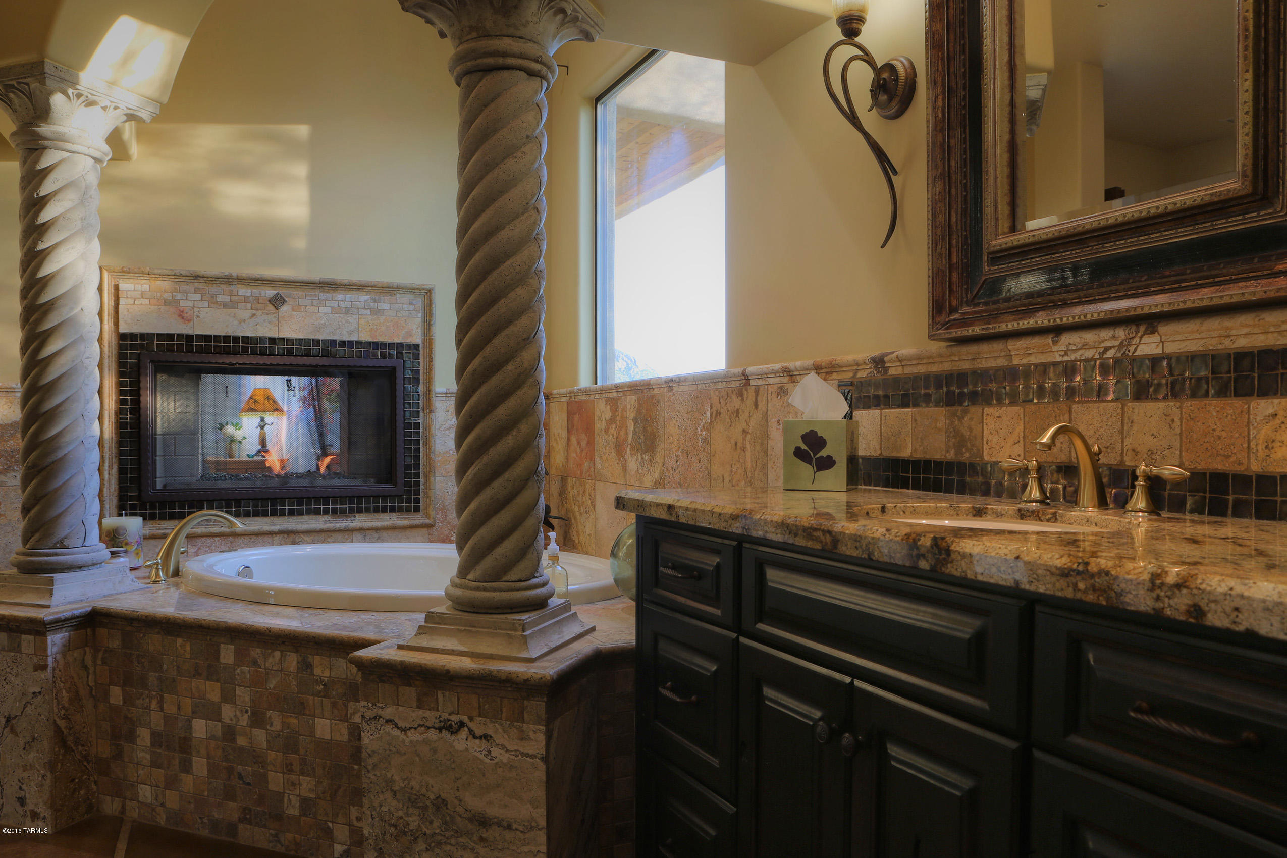 1612 E Buck Hollow Court