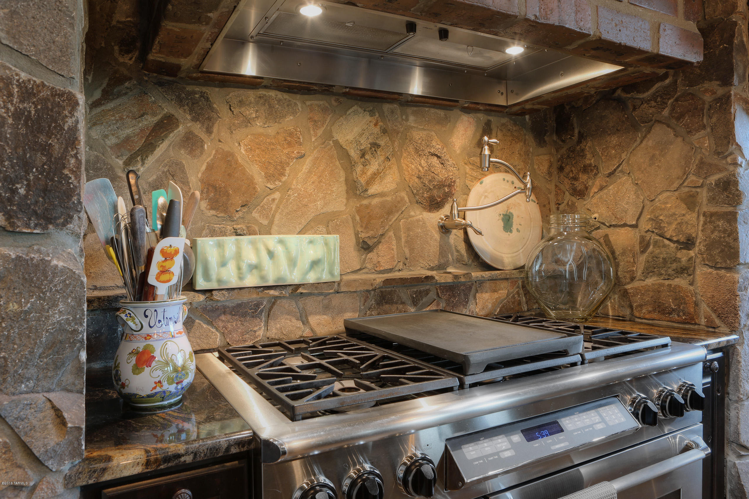 1612 E Buck Hollow Court