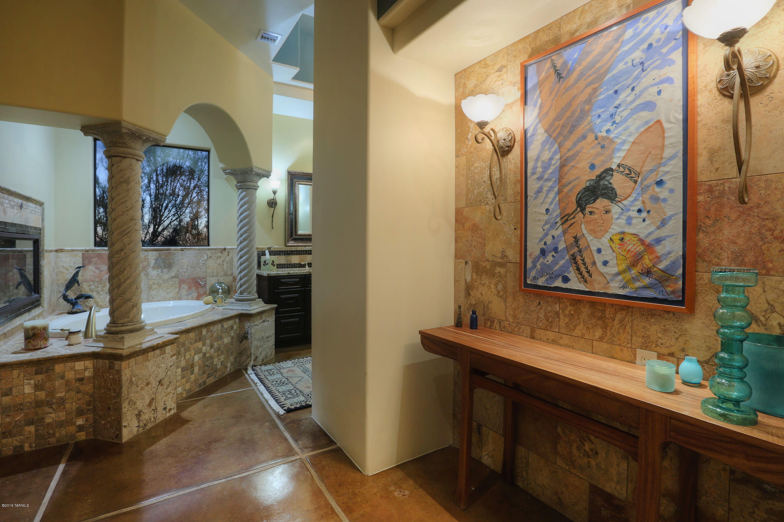 1612 E Buck Hollow Court